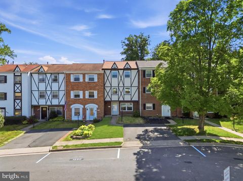 Photo of 6335 Paddington Lane, CENTREVILLE, VA 20120 (MLS # VAFX2311876)