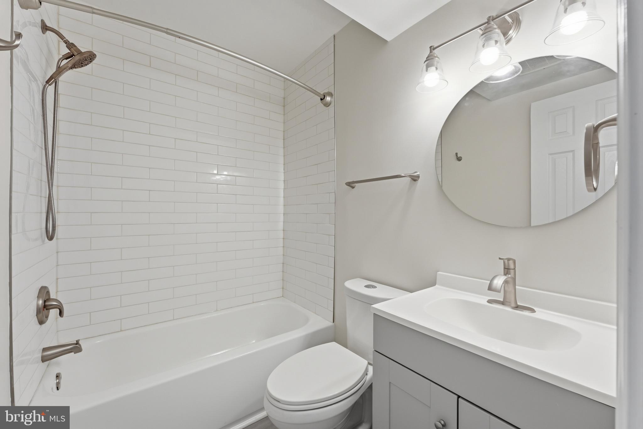 LONDON TOWNE - Residential