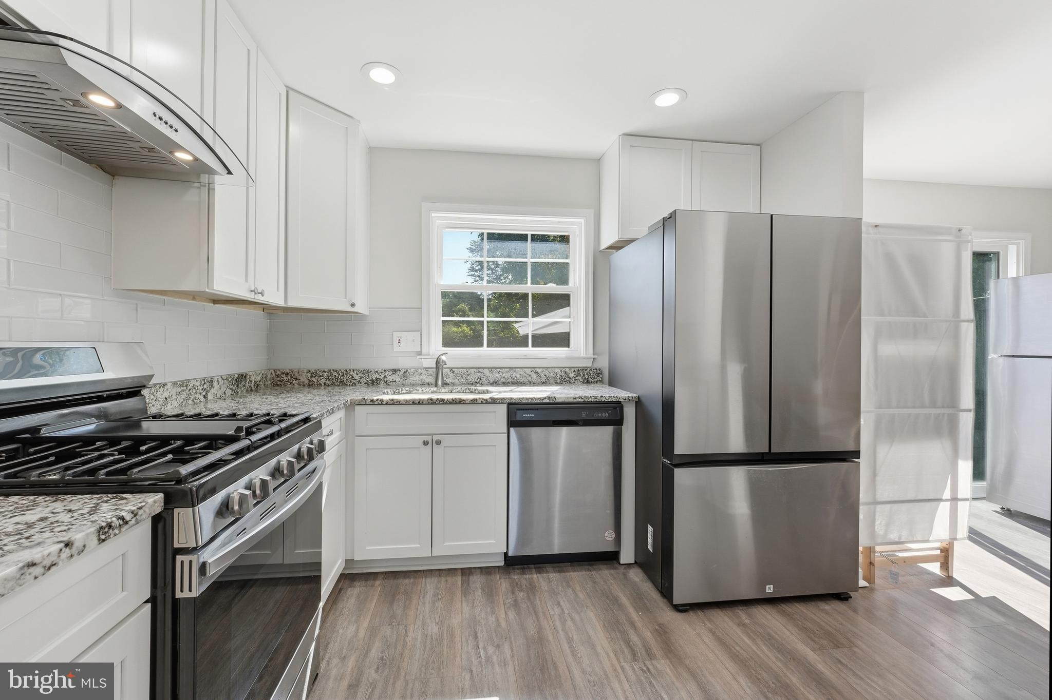 LONDON TOWNE - Residential