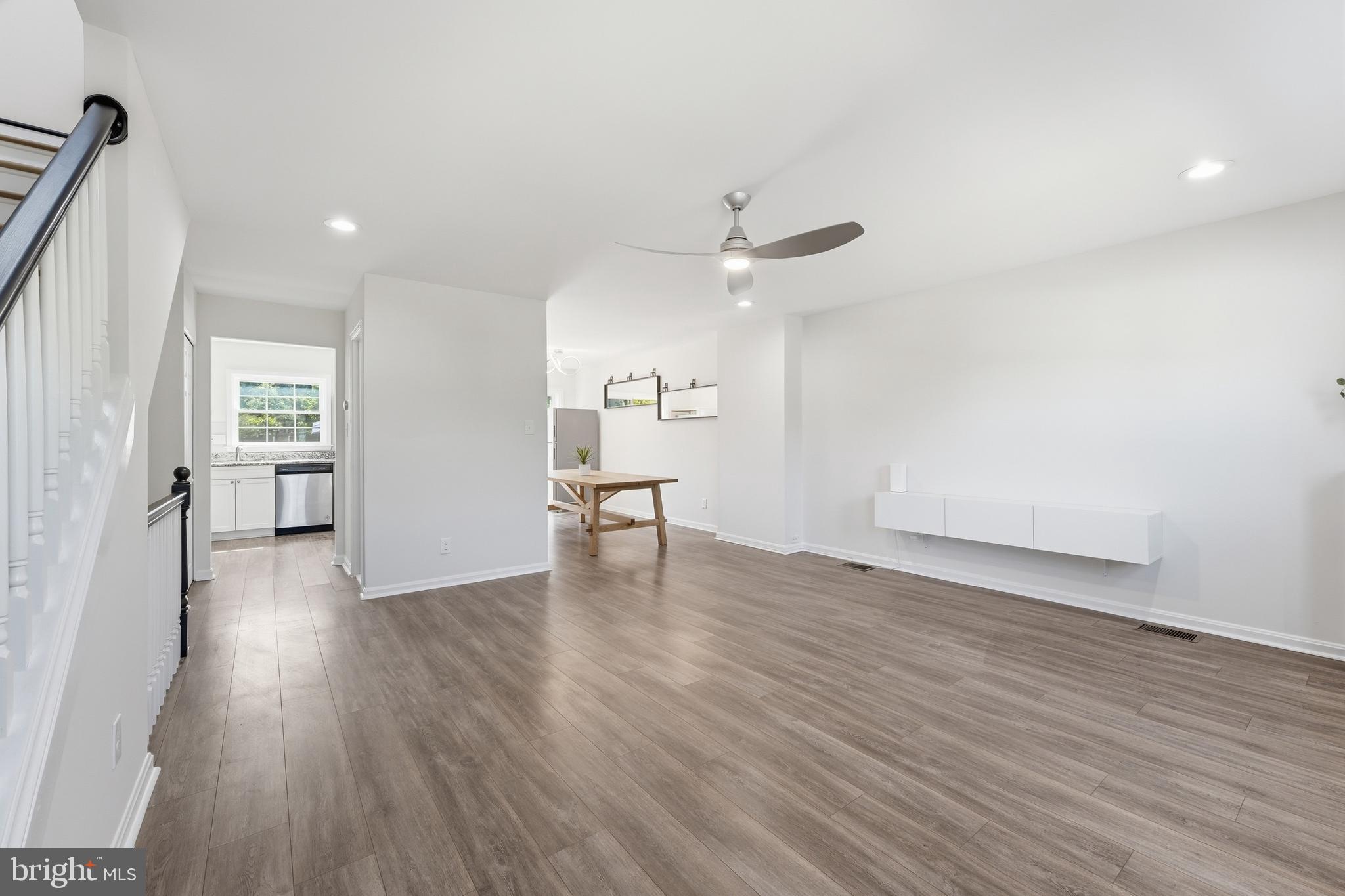 LONDON TOWNE - Residential