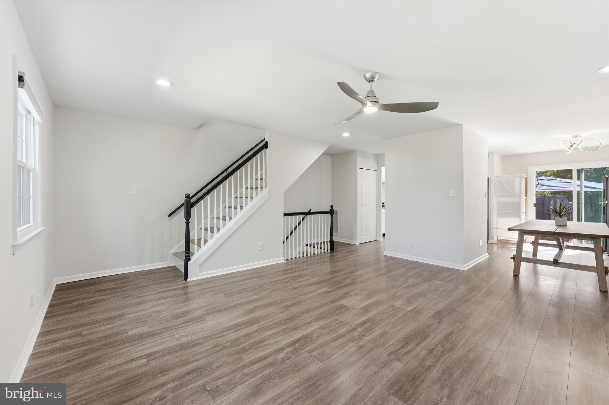 LONDON TOWNE - Residential