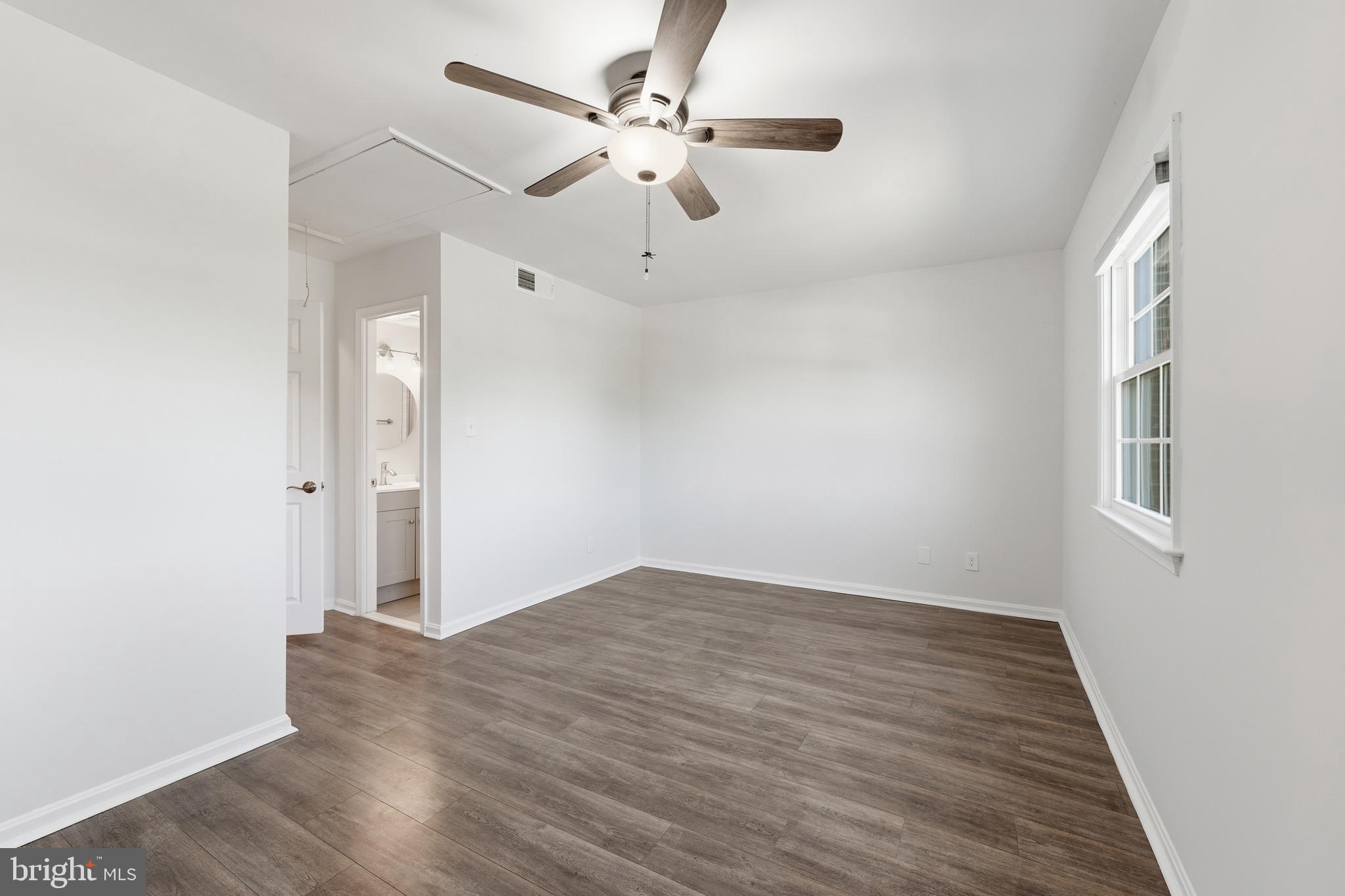 LONDON TOWNE - Residential
