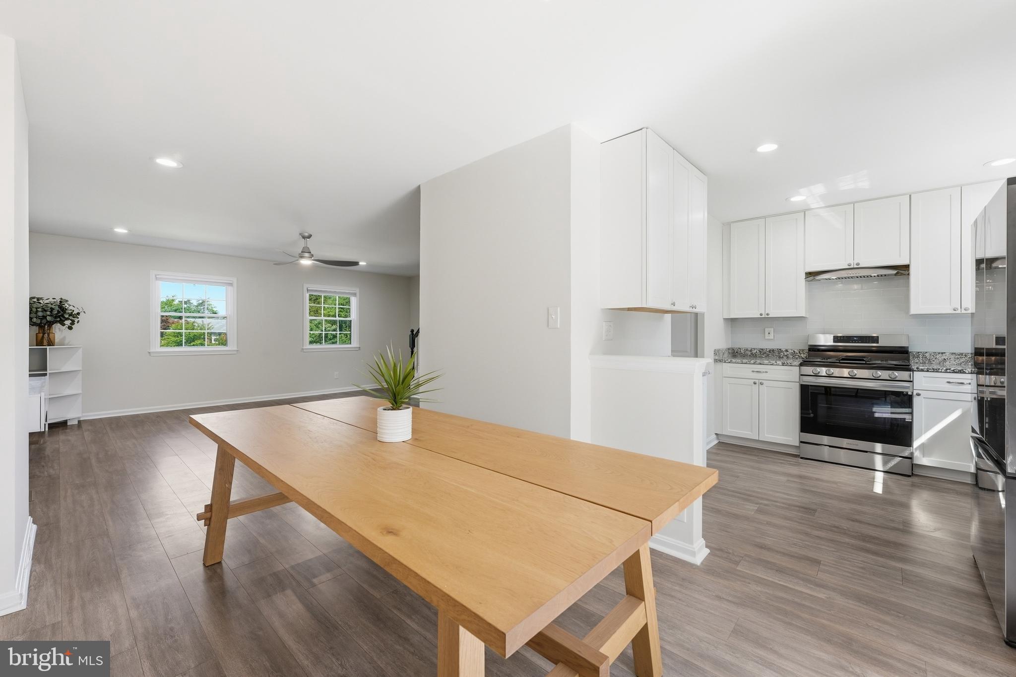 LONDON TOWNE - Residential