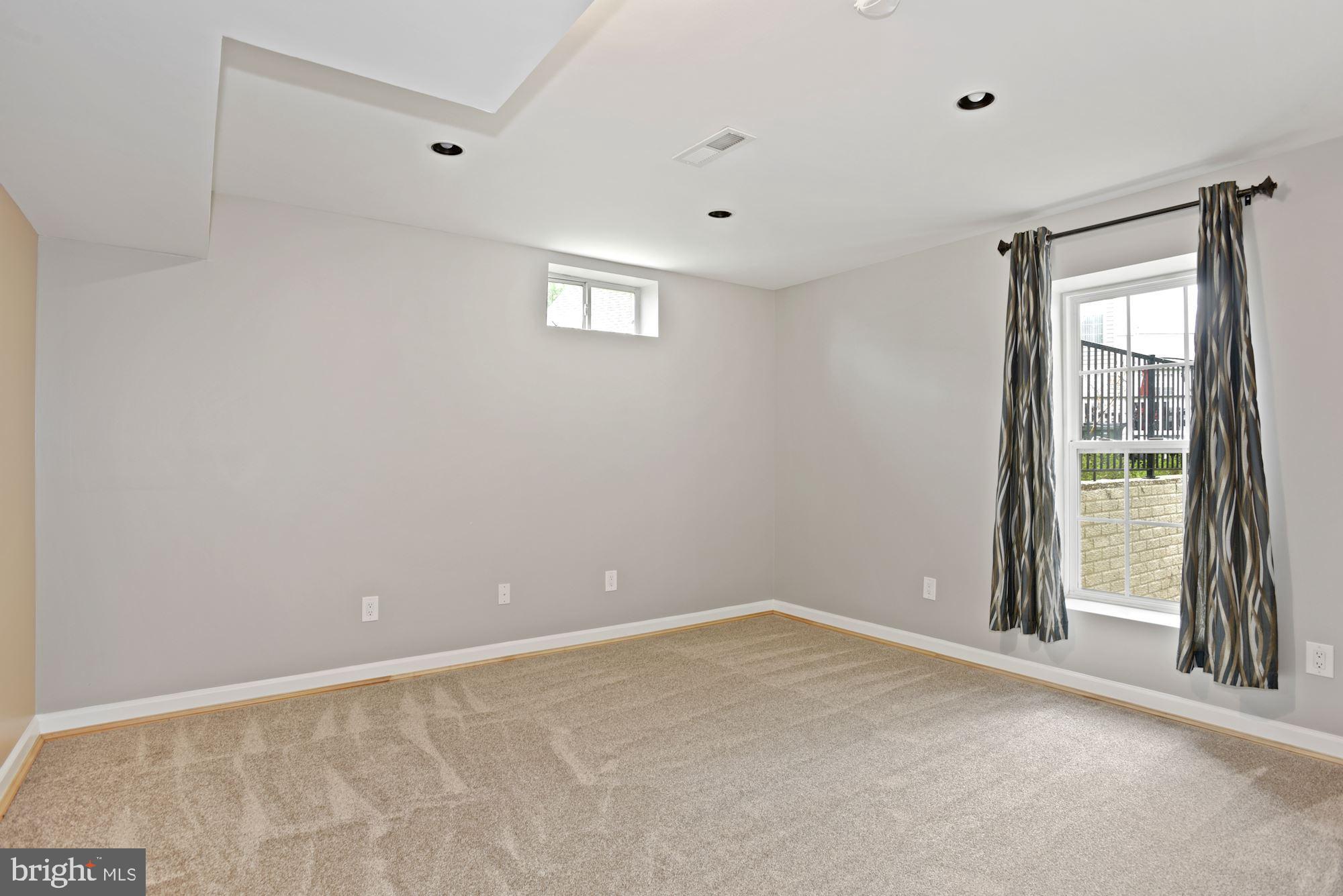 OAKMILL - Residential Lease