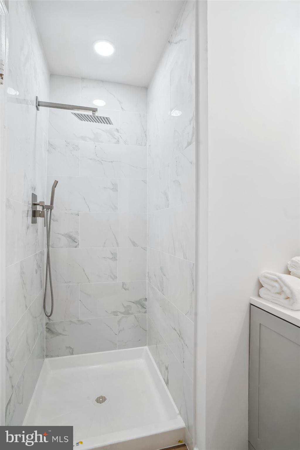 SHADY GROVE VILLAGE - Residential