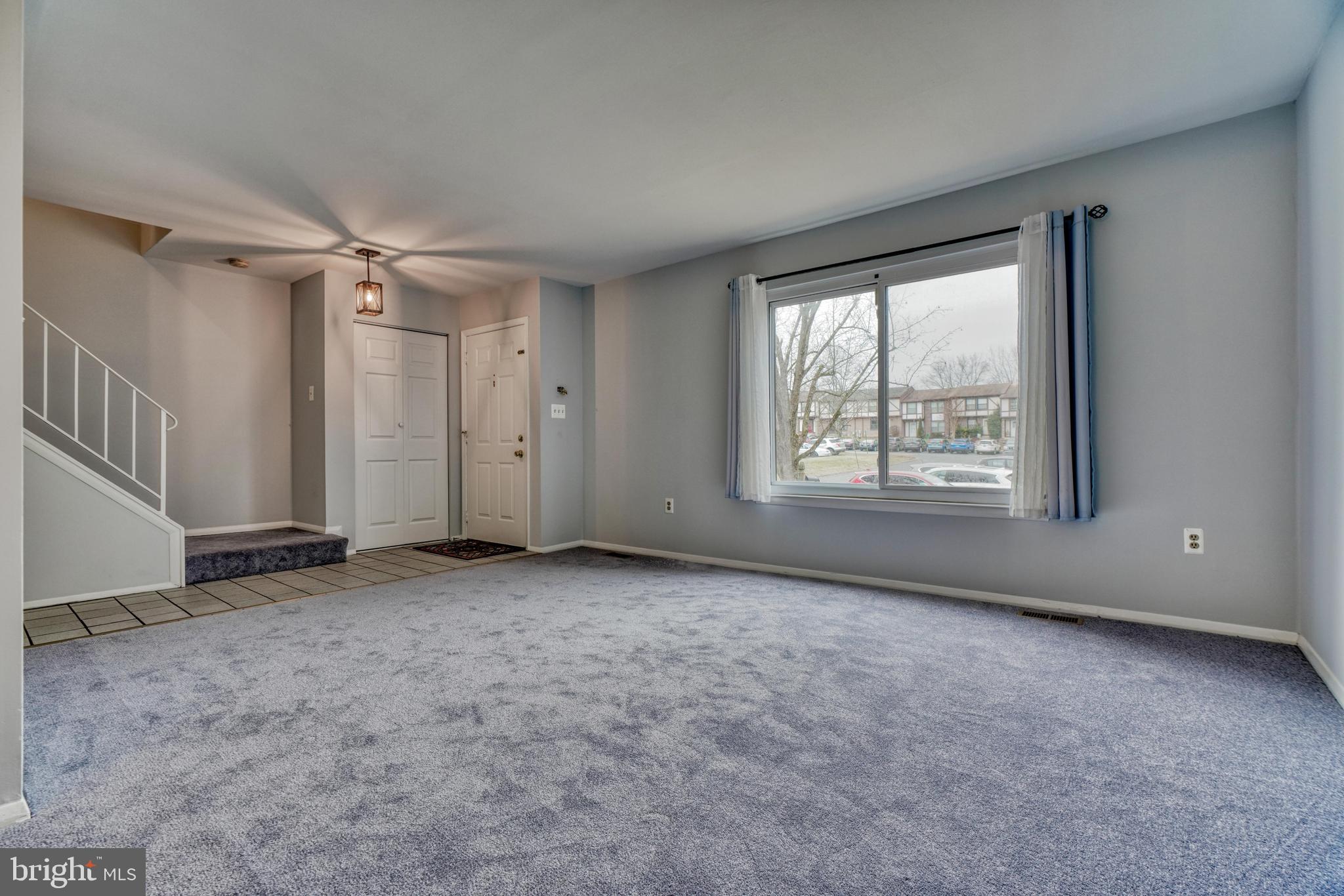 SEVEN COURTS - Residential