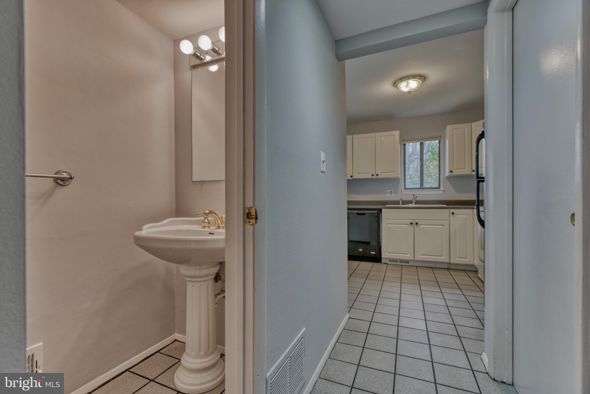 SEVEN COURTS - Residential