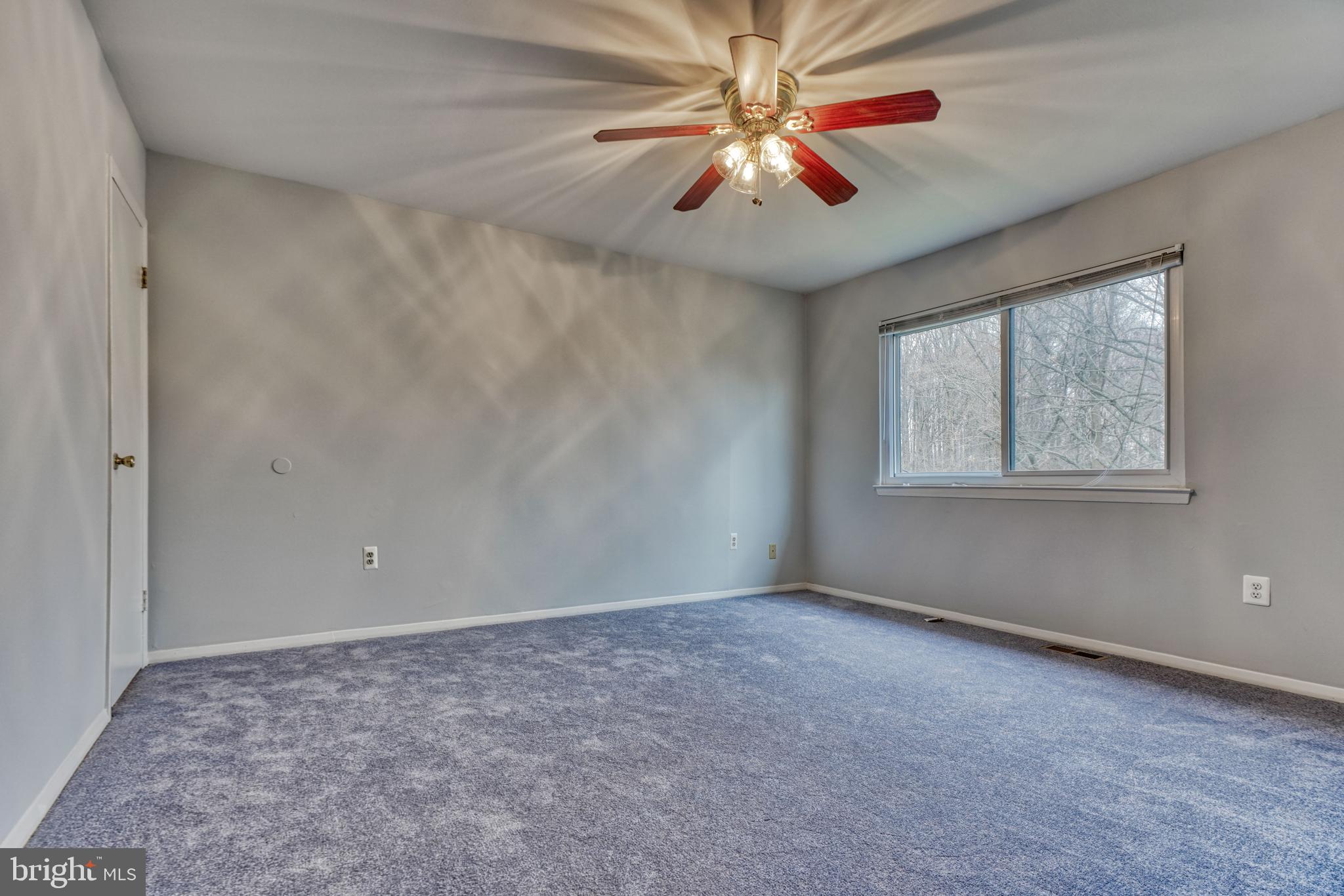 SEVEN COURTS - Residential