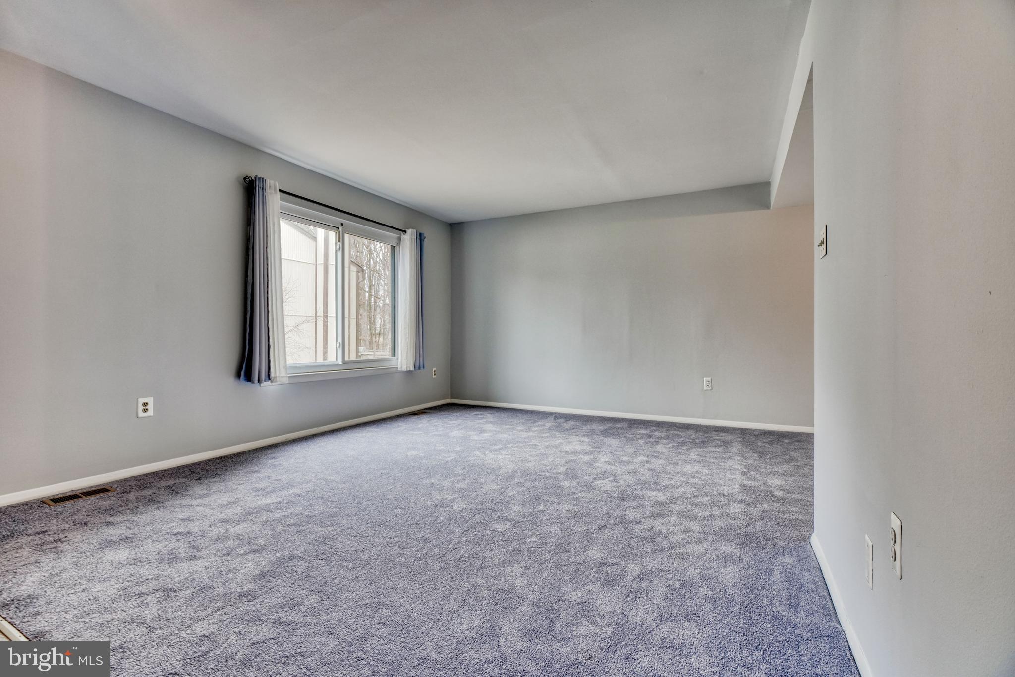 SEVEN COURTS - Residential