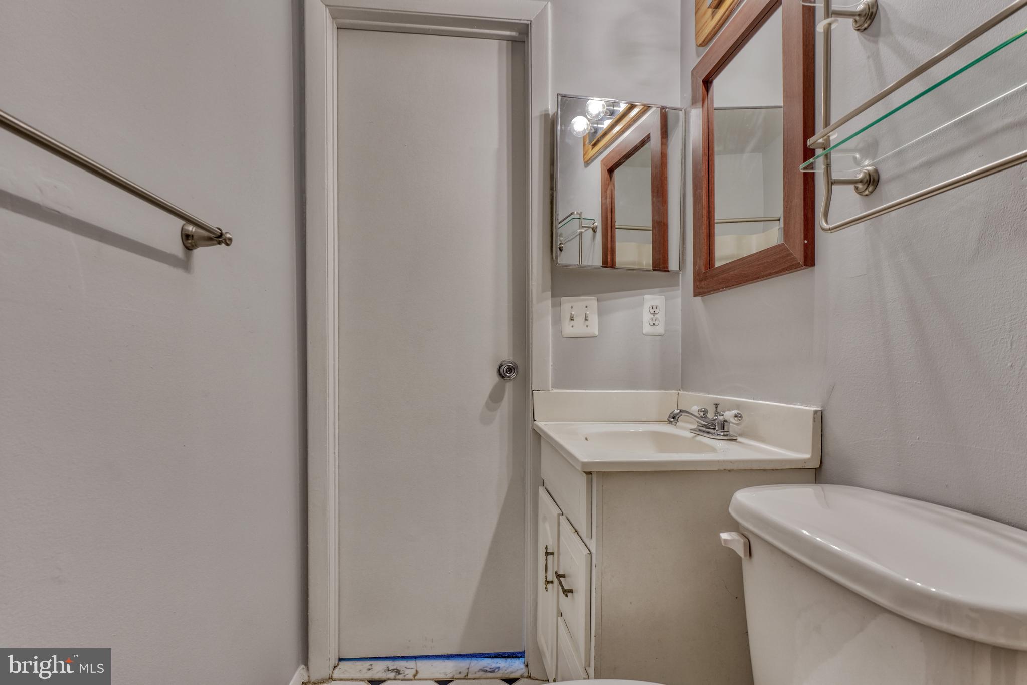 SEVEN COURTS - Residential