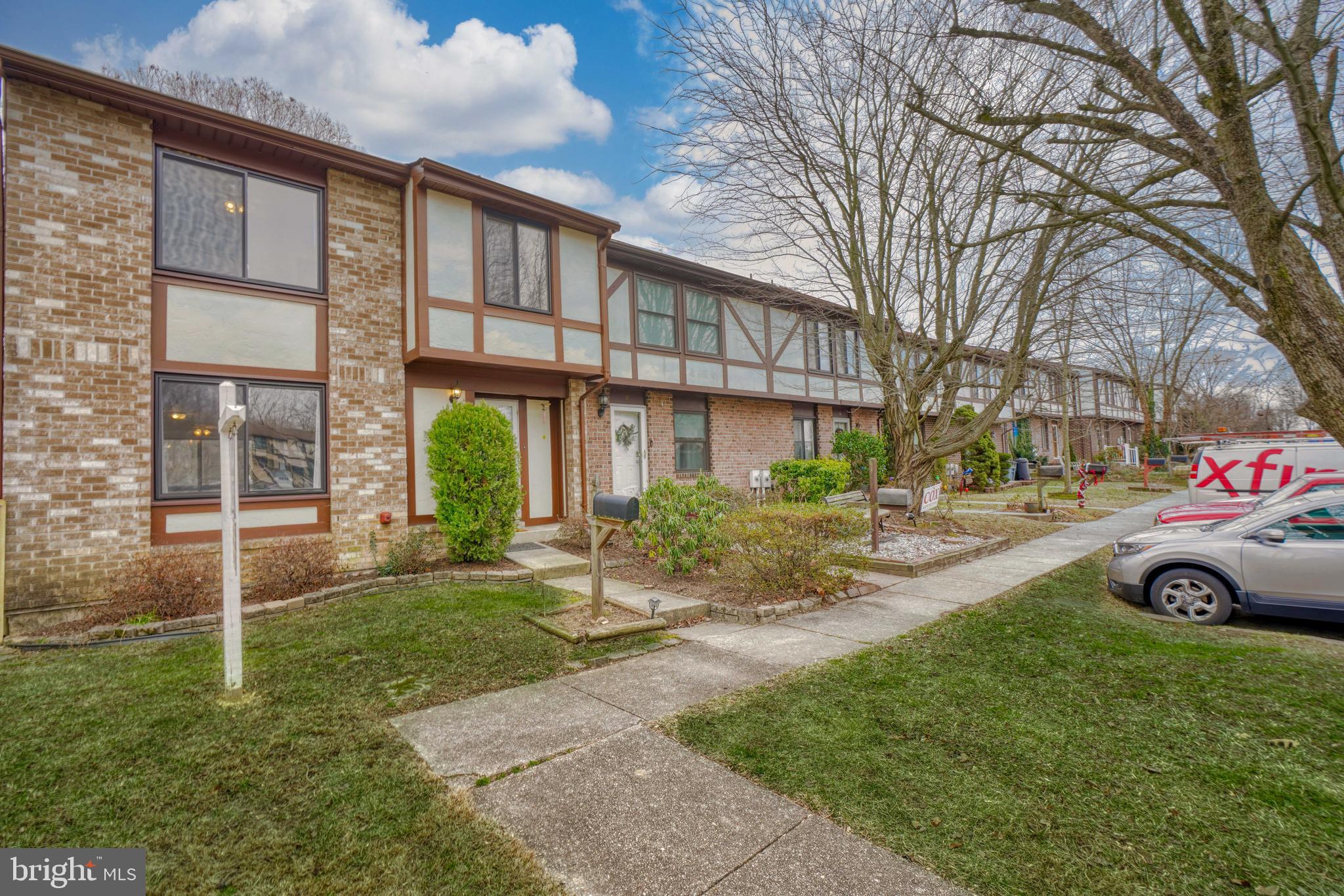 SEVEN COURTS - Residential