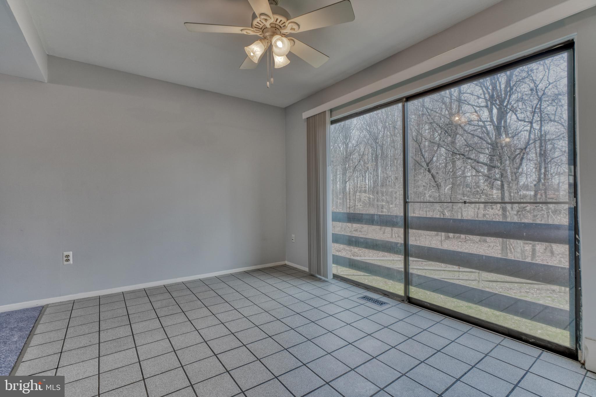 SEVEN COURTS - Residential