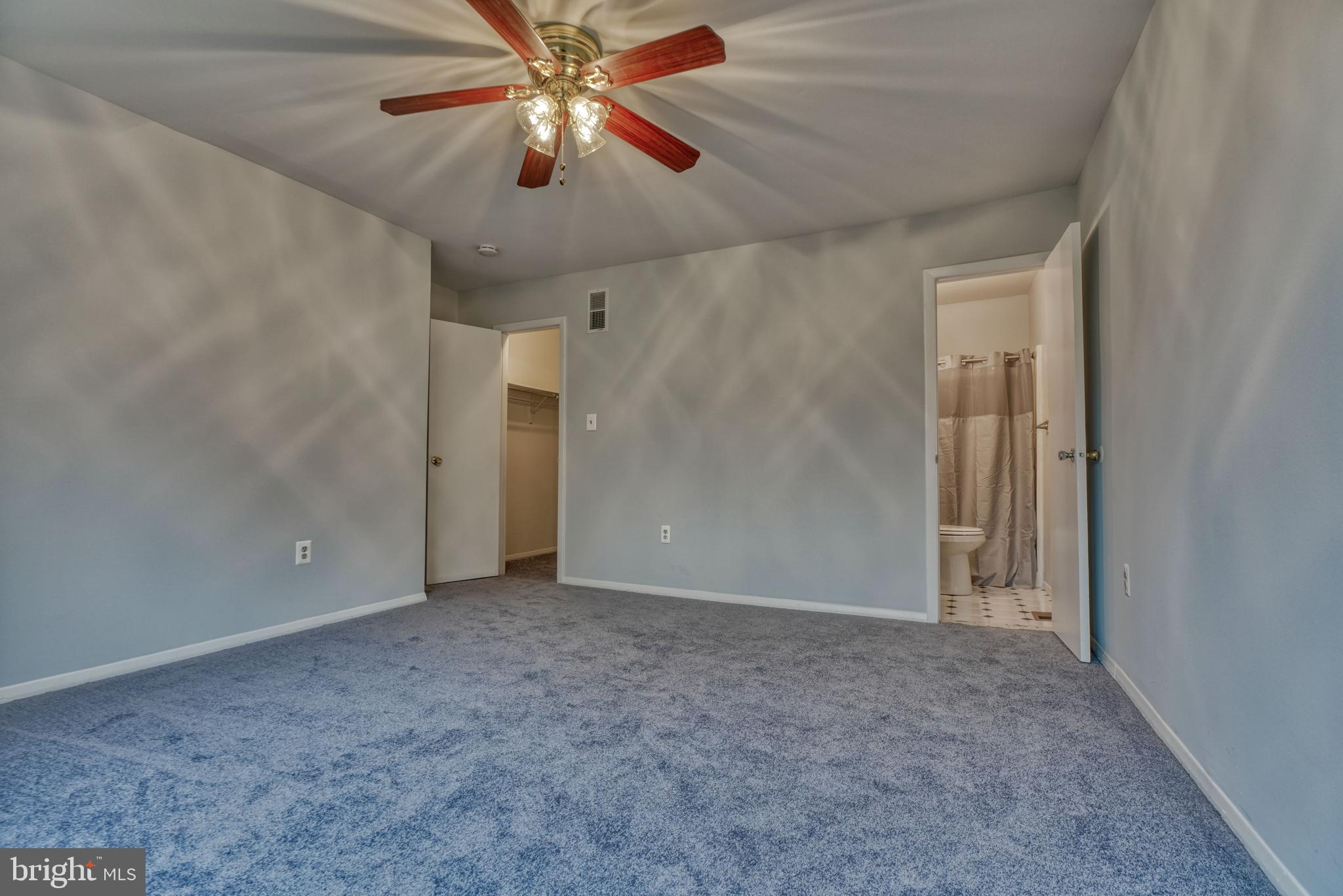 SEVEN COURTS - Residential