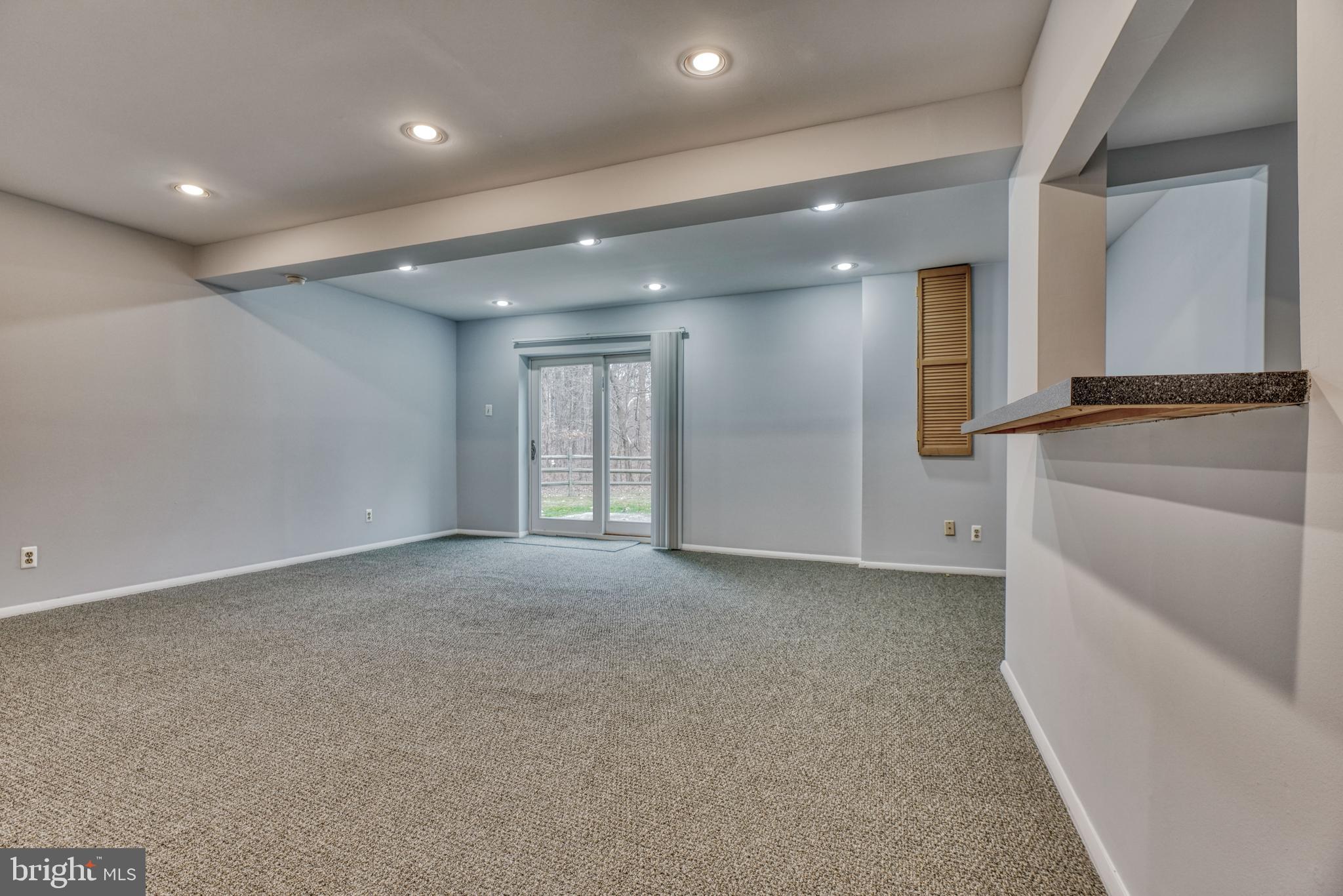 SEVEN COURTS - Residential