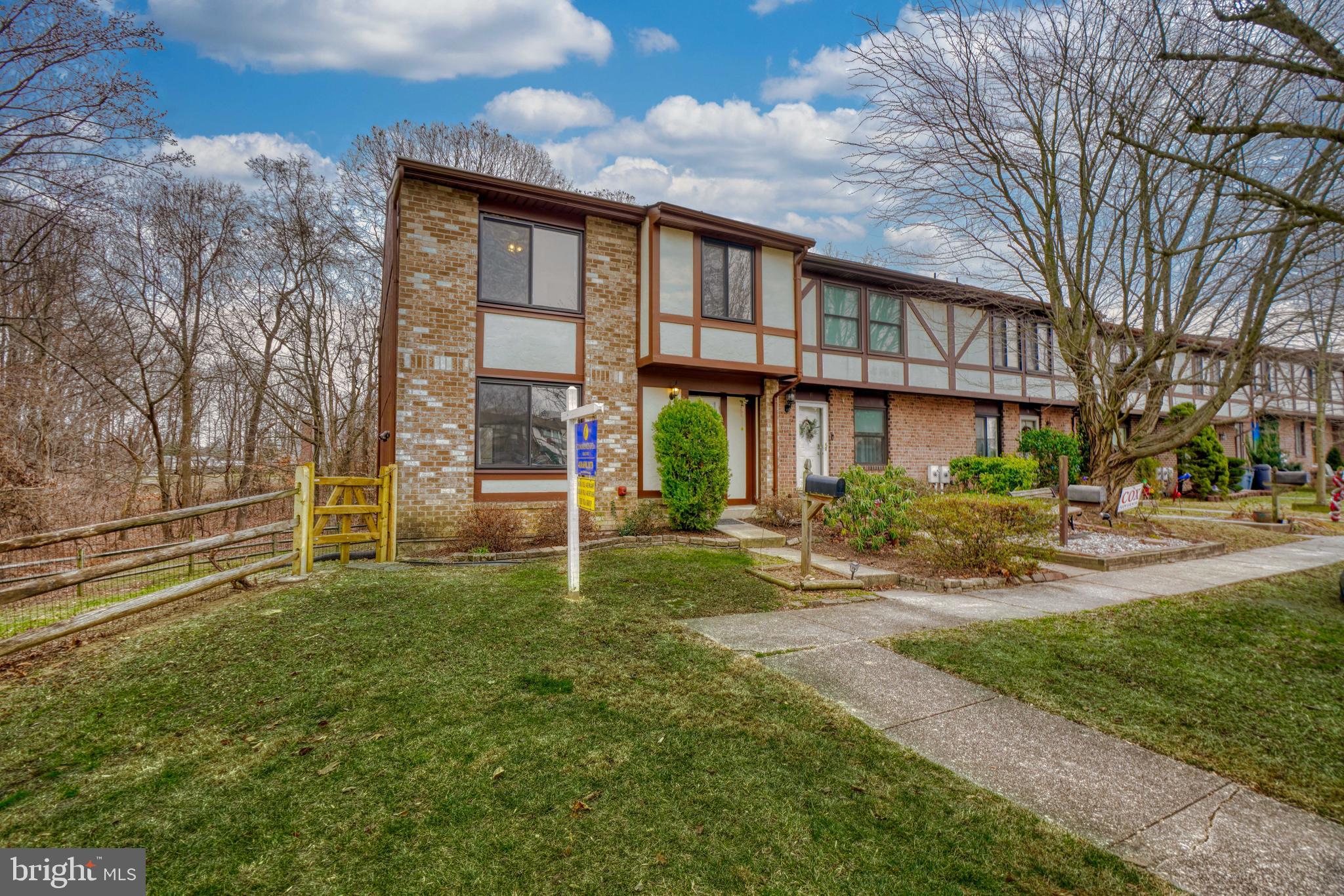 SEVEN COURTS - Residential