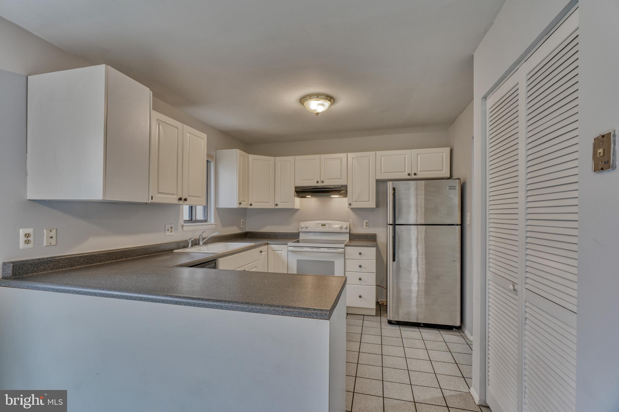 SEVEN COURTS - Residential