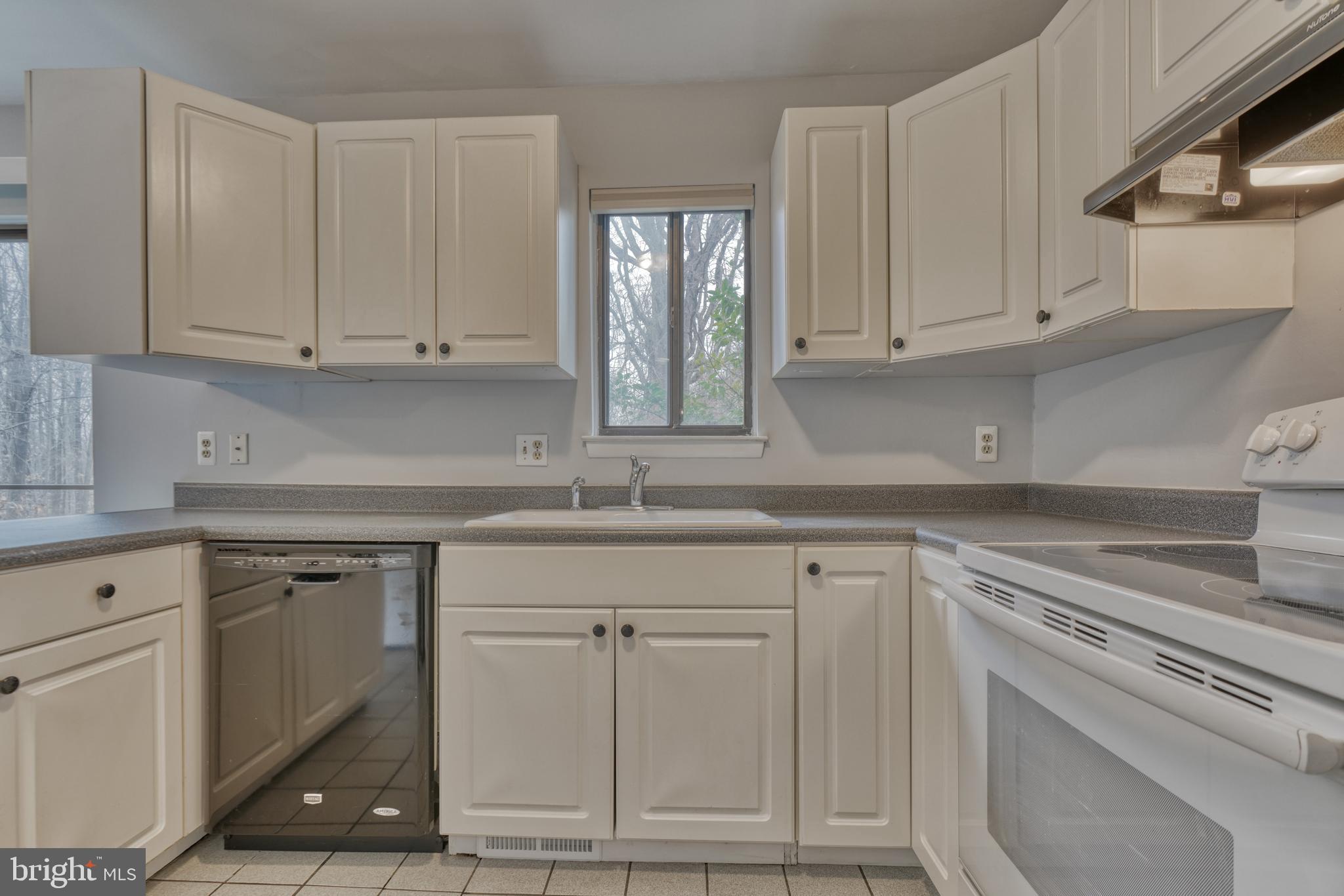 SEVEN COURTS - Residential