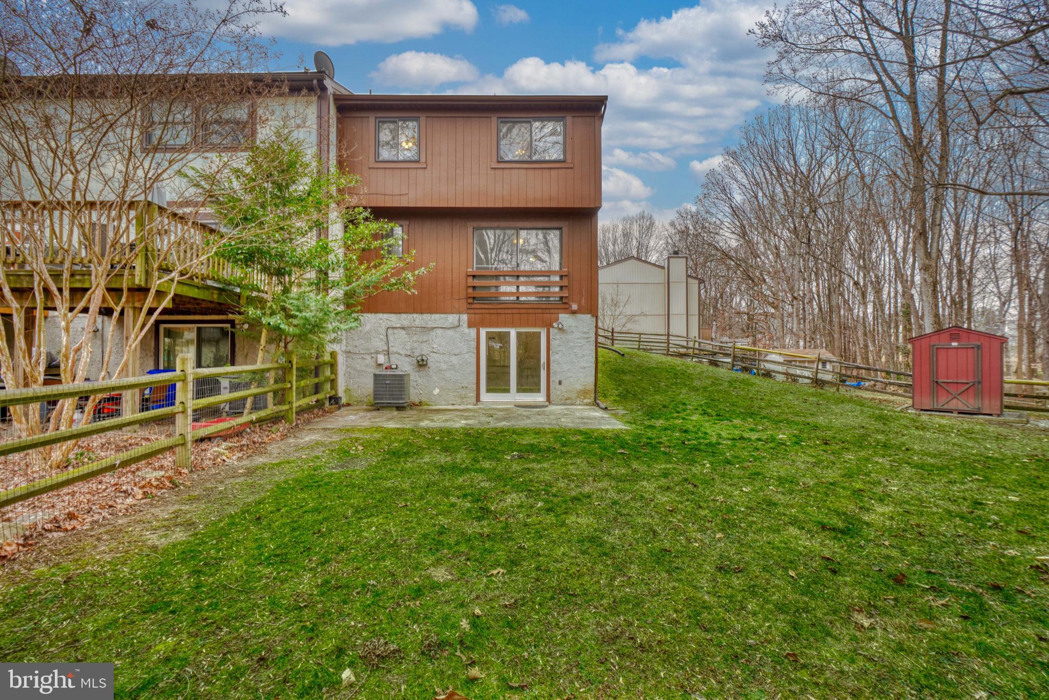 SEVEN COURTS - Residential