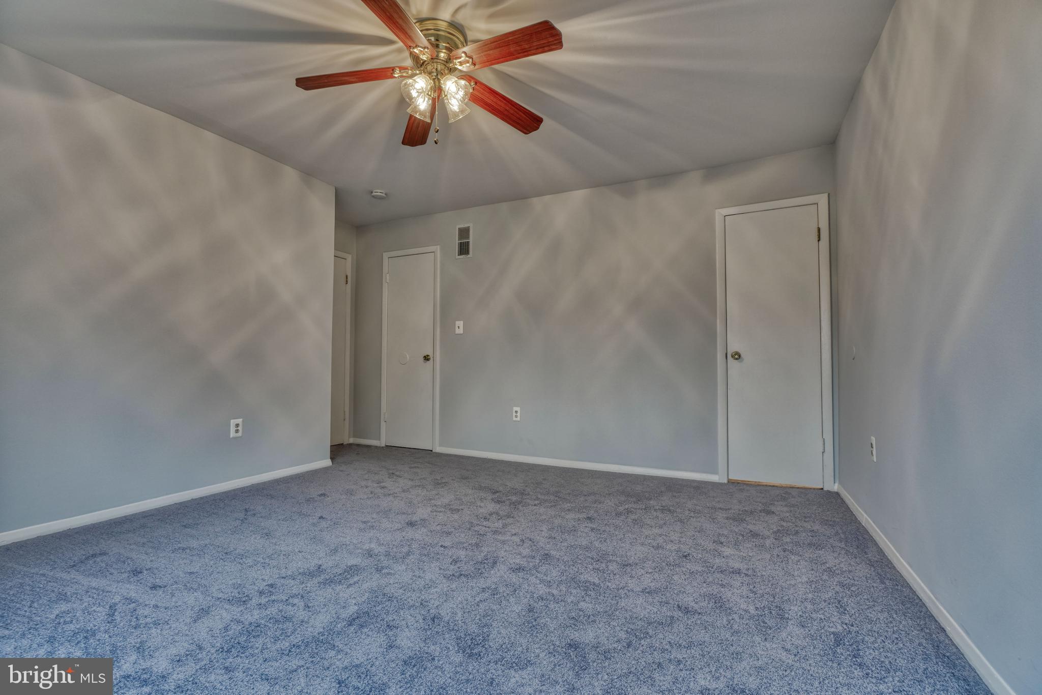 SEVEN COURTS - Residential