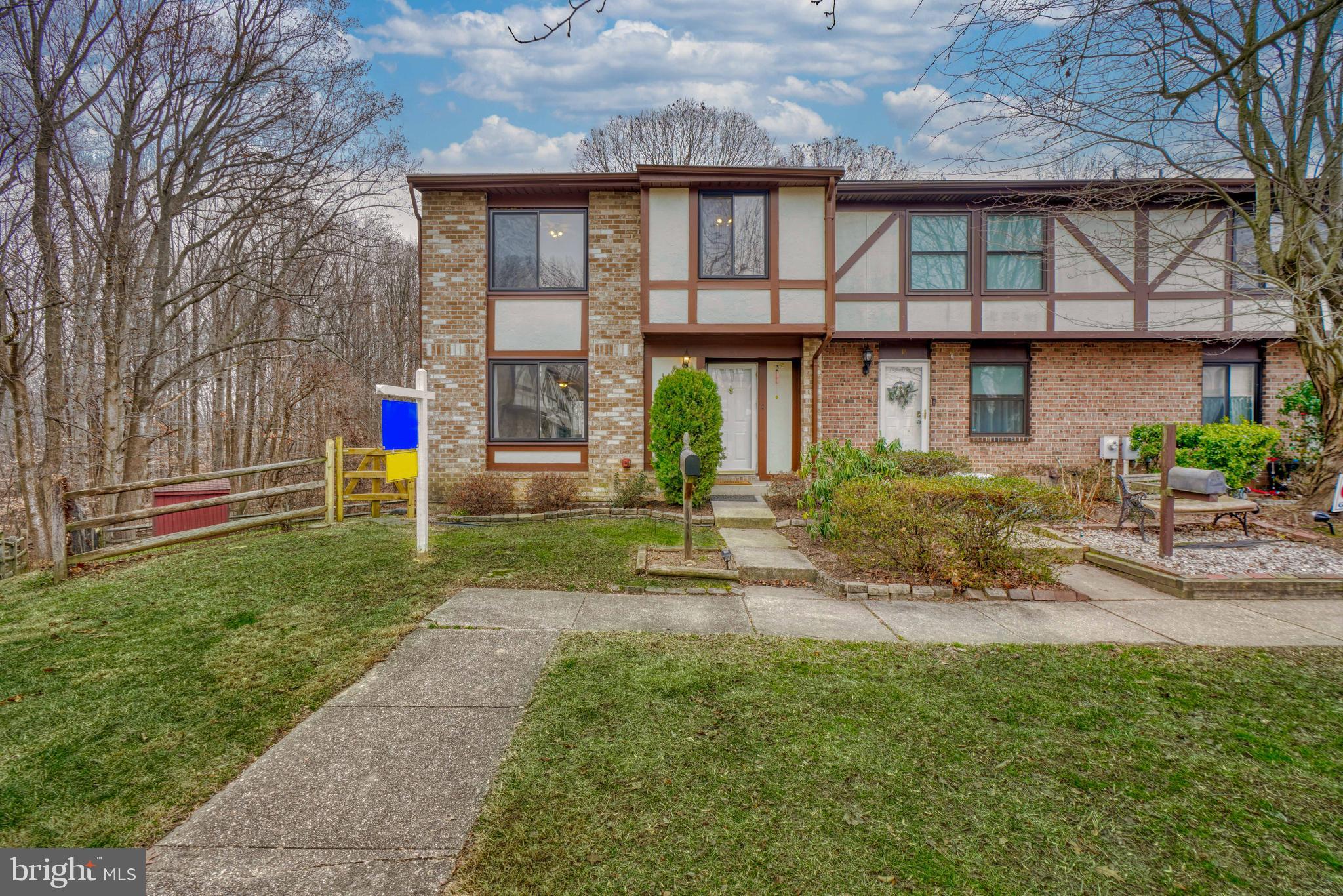 SEVEN COURTS - Residential