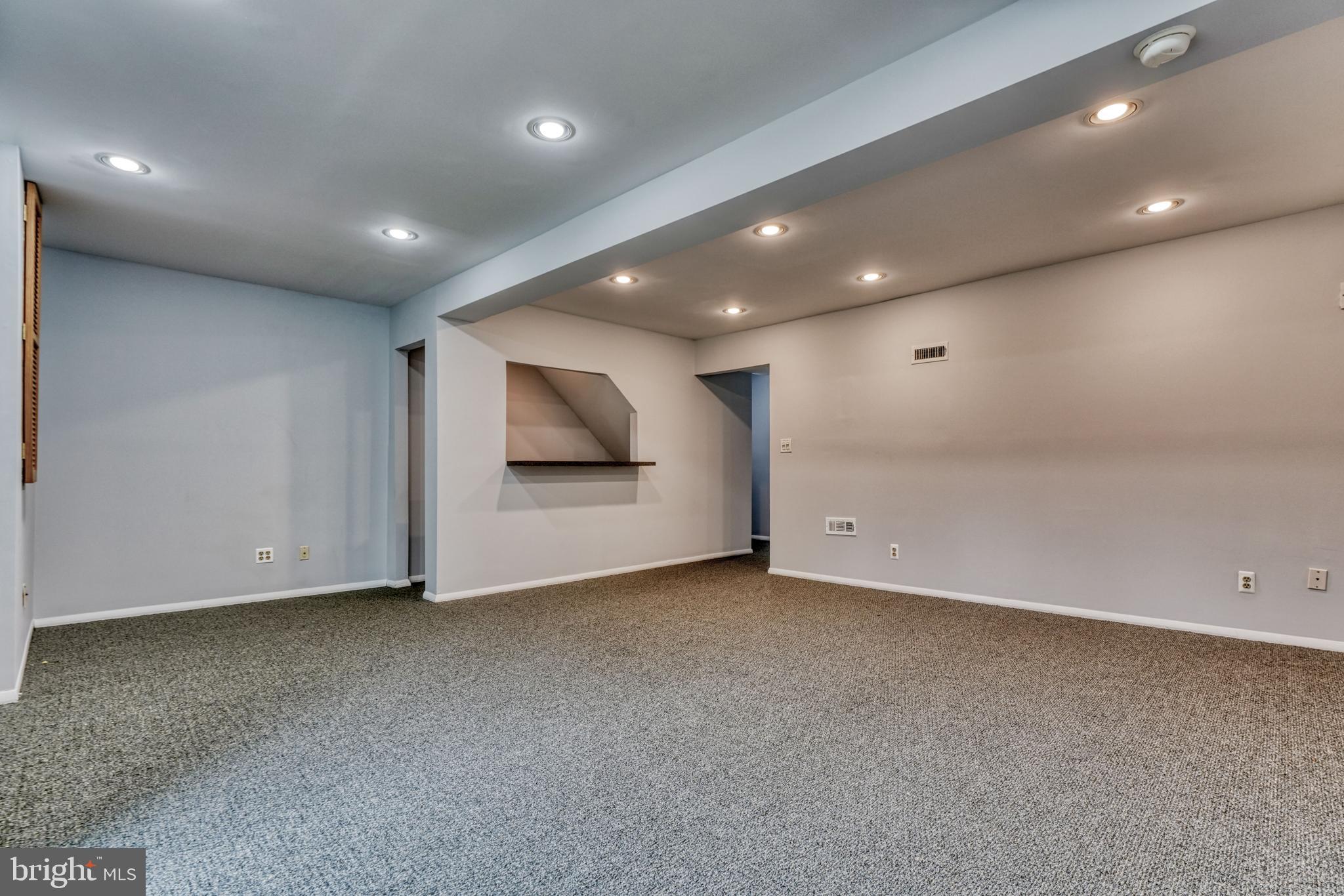 SEVEN COURTS - Residential