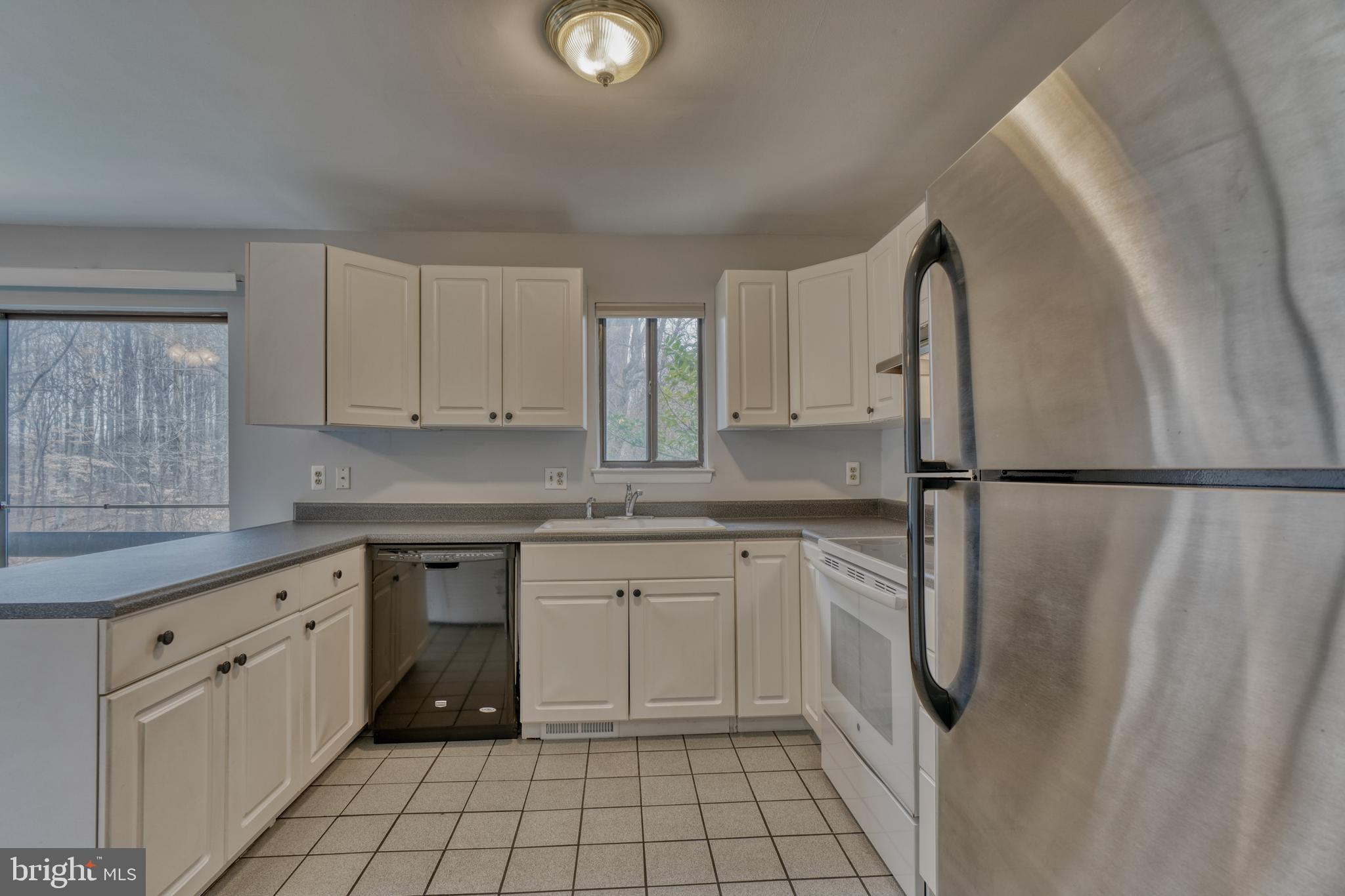 SEVEN COURTS - Residential