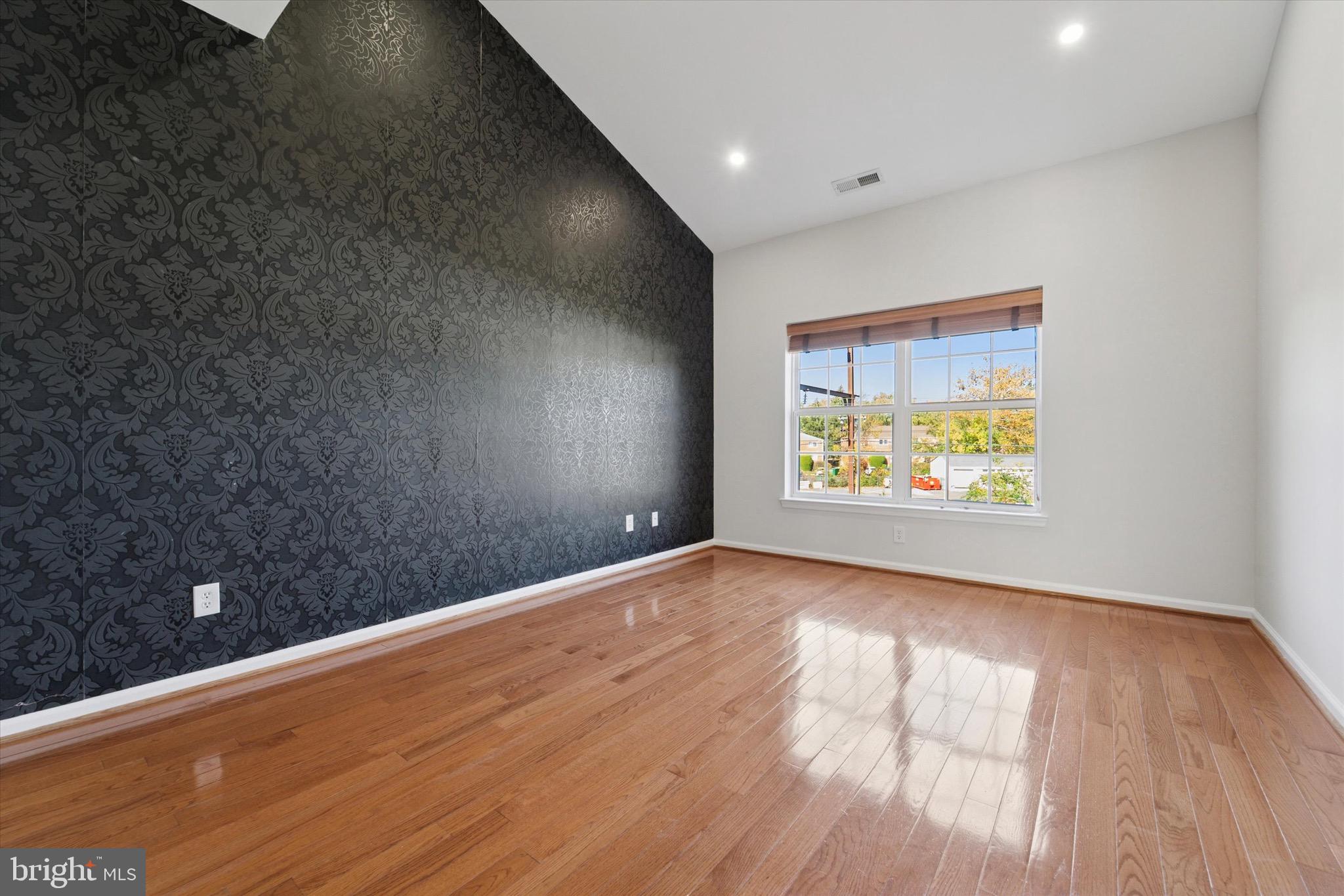 SOMERTON - Residential