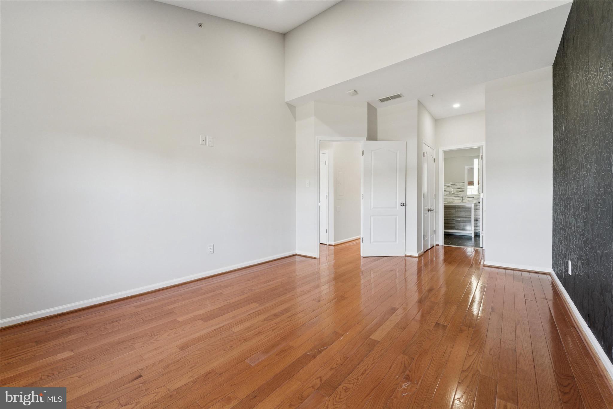 SOMERTON - Residential