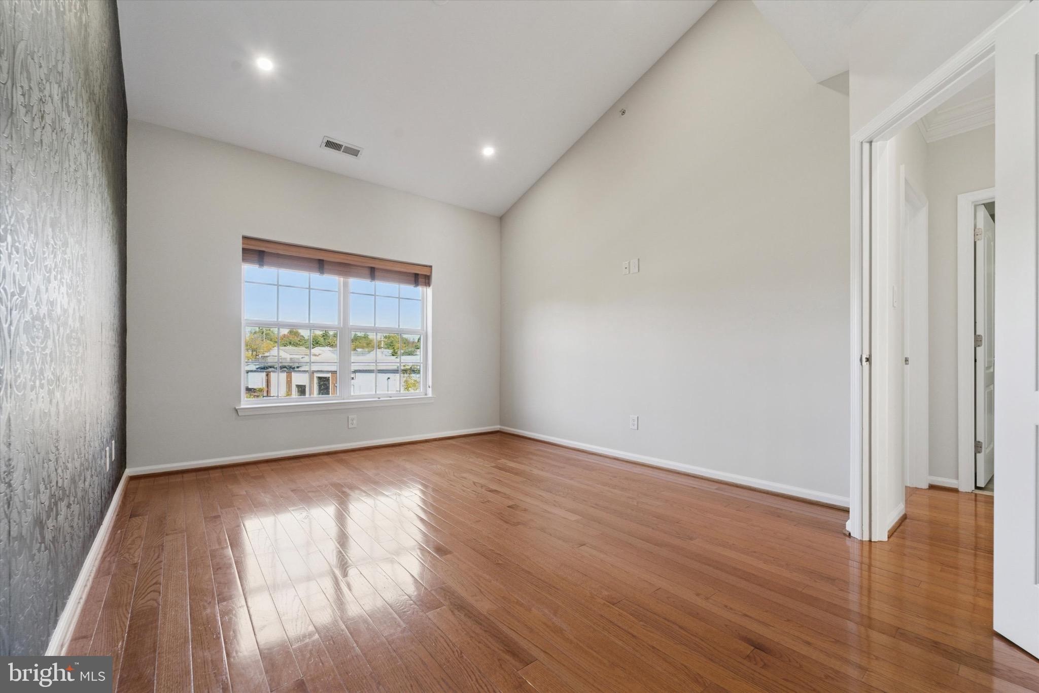 SOMERTON - Residential