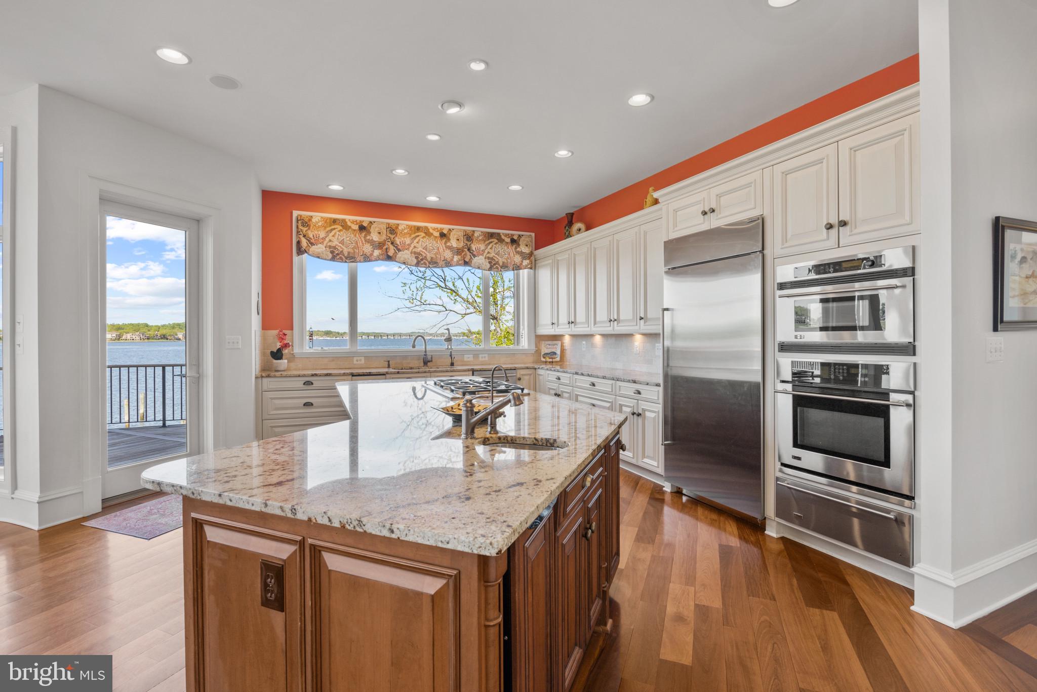 WILD ROSE SHORES - Residential