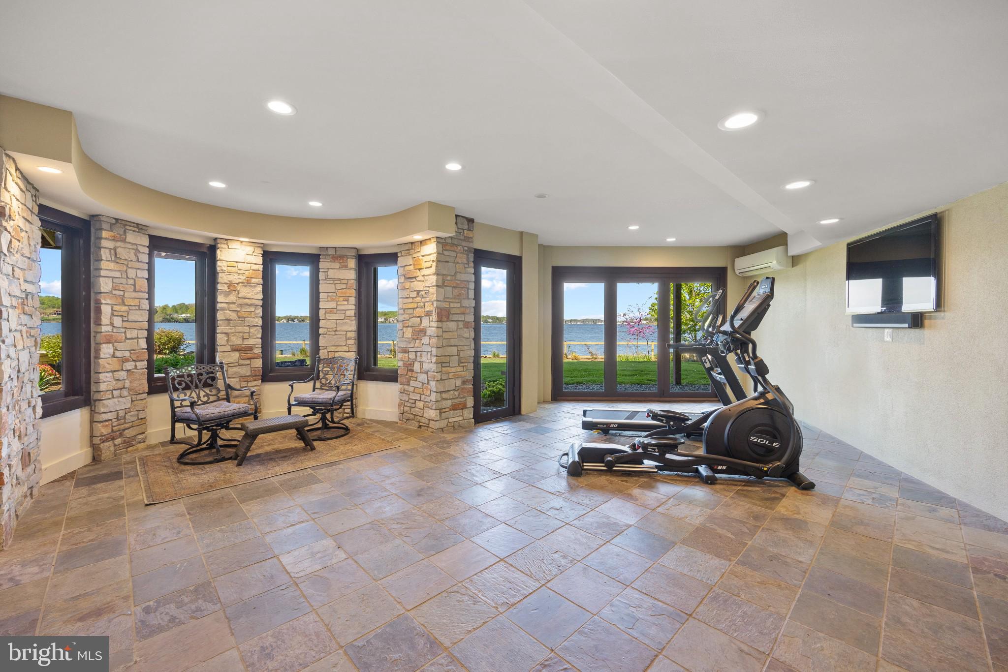 WILD ROSE SHORES - Residential