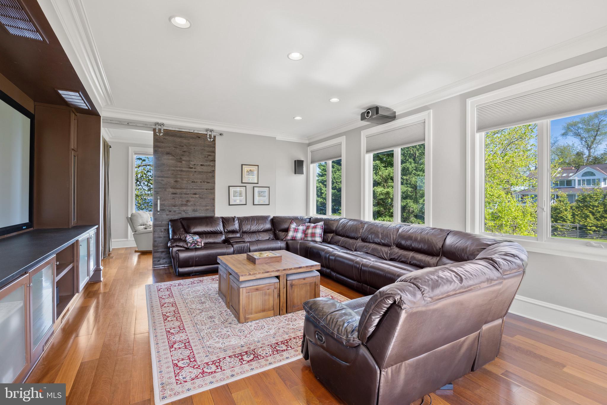 WILD ROSE SHORES - Residential