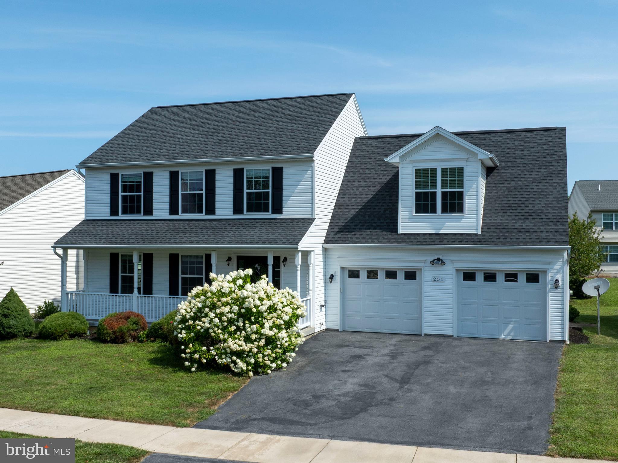 Spacious and versatile, this 5-bedroom, 4.5-bath home is nestled in the desirable Landings neighborhood. The main level welcomes you with a bright living
room, a convenient half bath, a laundry room, and a well-appointed kitchen that flows into a sunny breakfast/sunroom area—perfect for everyday living or
entertaining. Upstairs, you'll find four generously sized bedrooms and three full baths, including 2 private suite. The finished lower level offers a large
recreation area, an additional bedroom, and a full bath—ideal for guests or multi-generational living. Additional features include an electric car charging station
and a spacious two-car garage. Ideally located just minutes from downtown State College and within walking distance to the Haymarket Park path. A must-see
for those seeking space and comfort in a prime location!