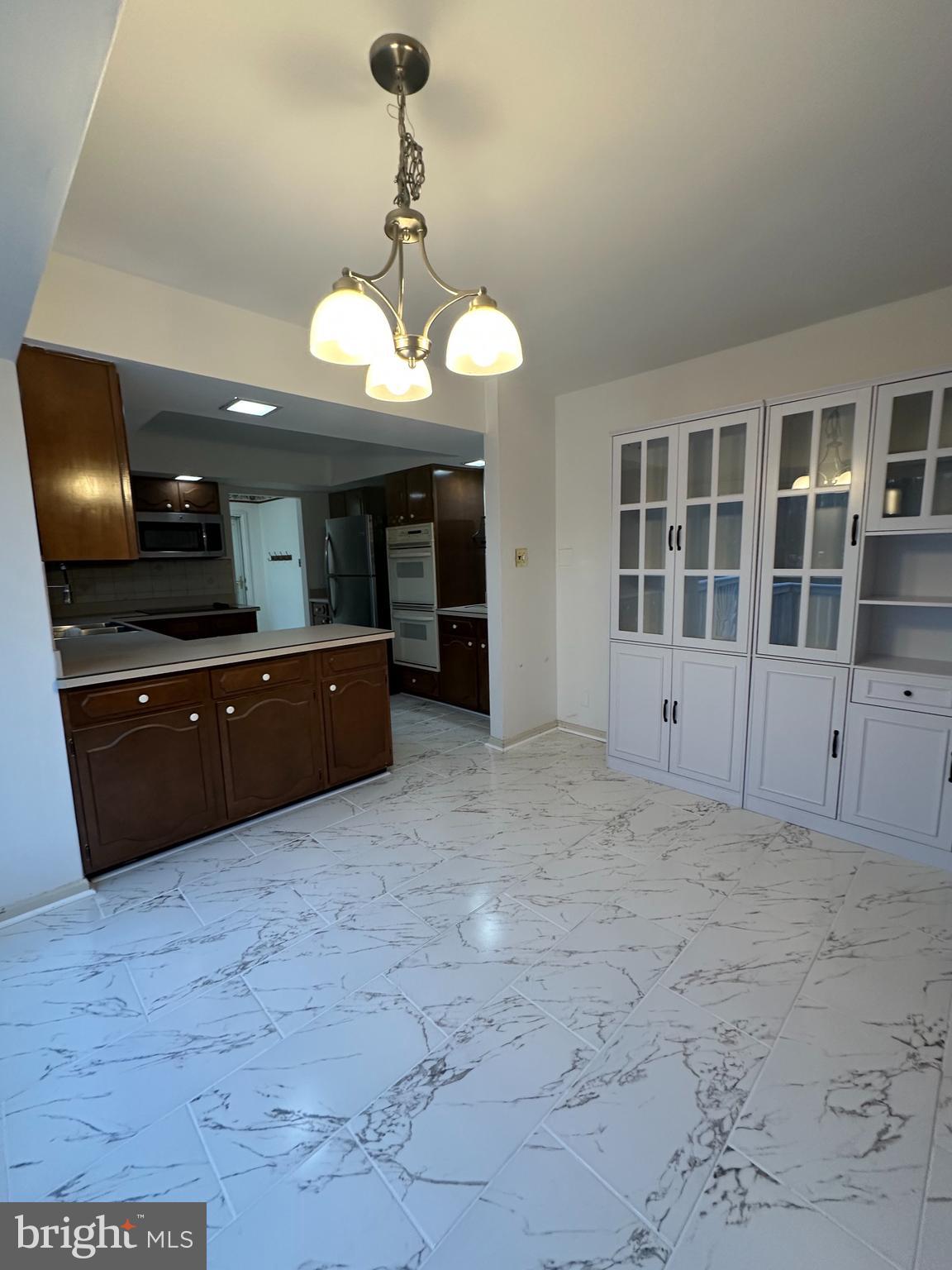 6262 SLEEPY HOLLOW ROAD