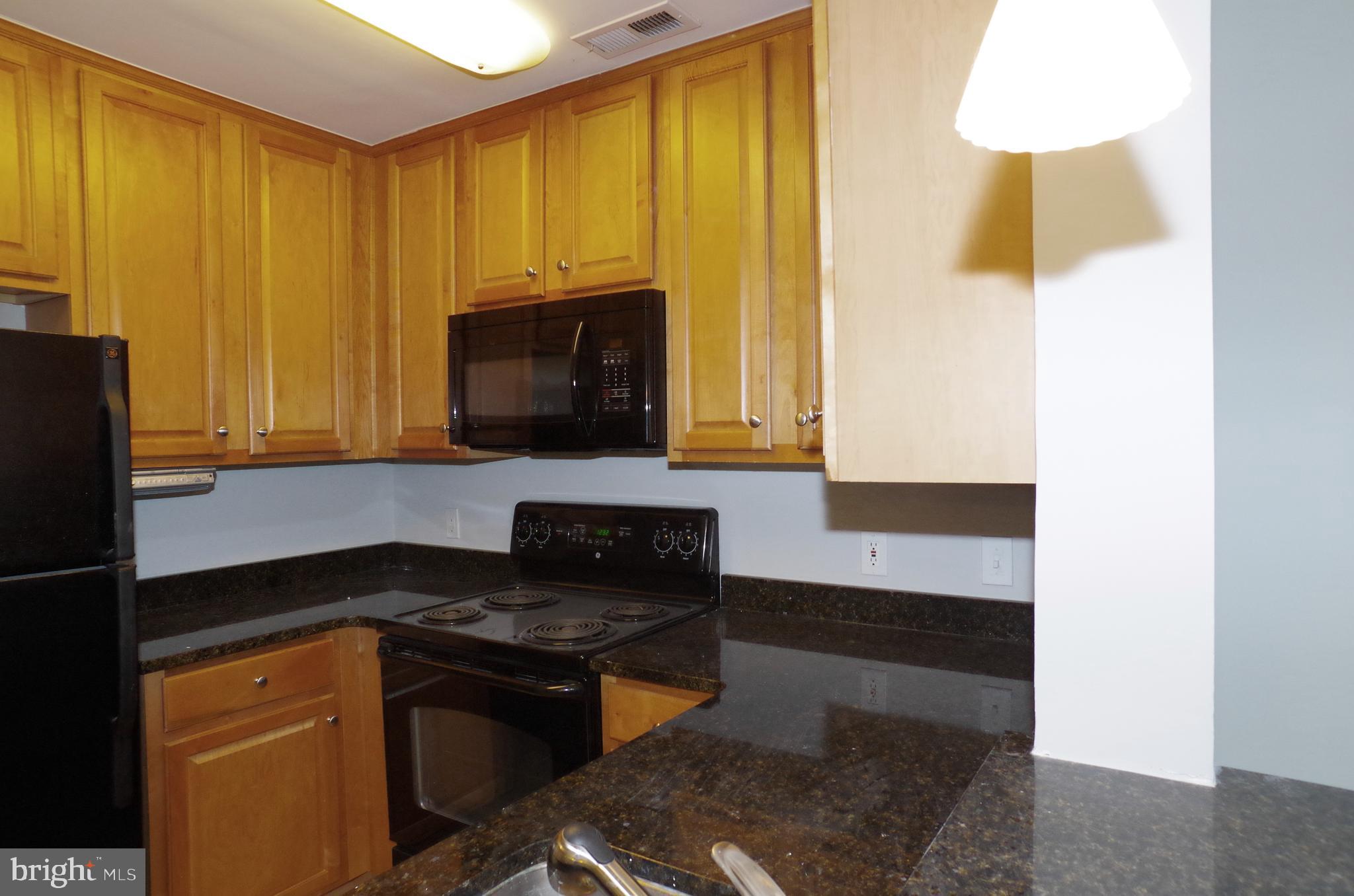 FOUR WINDS AT OAKTON - Residential Lease