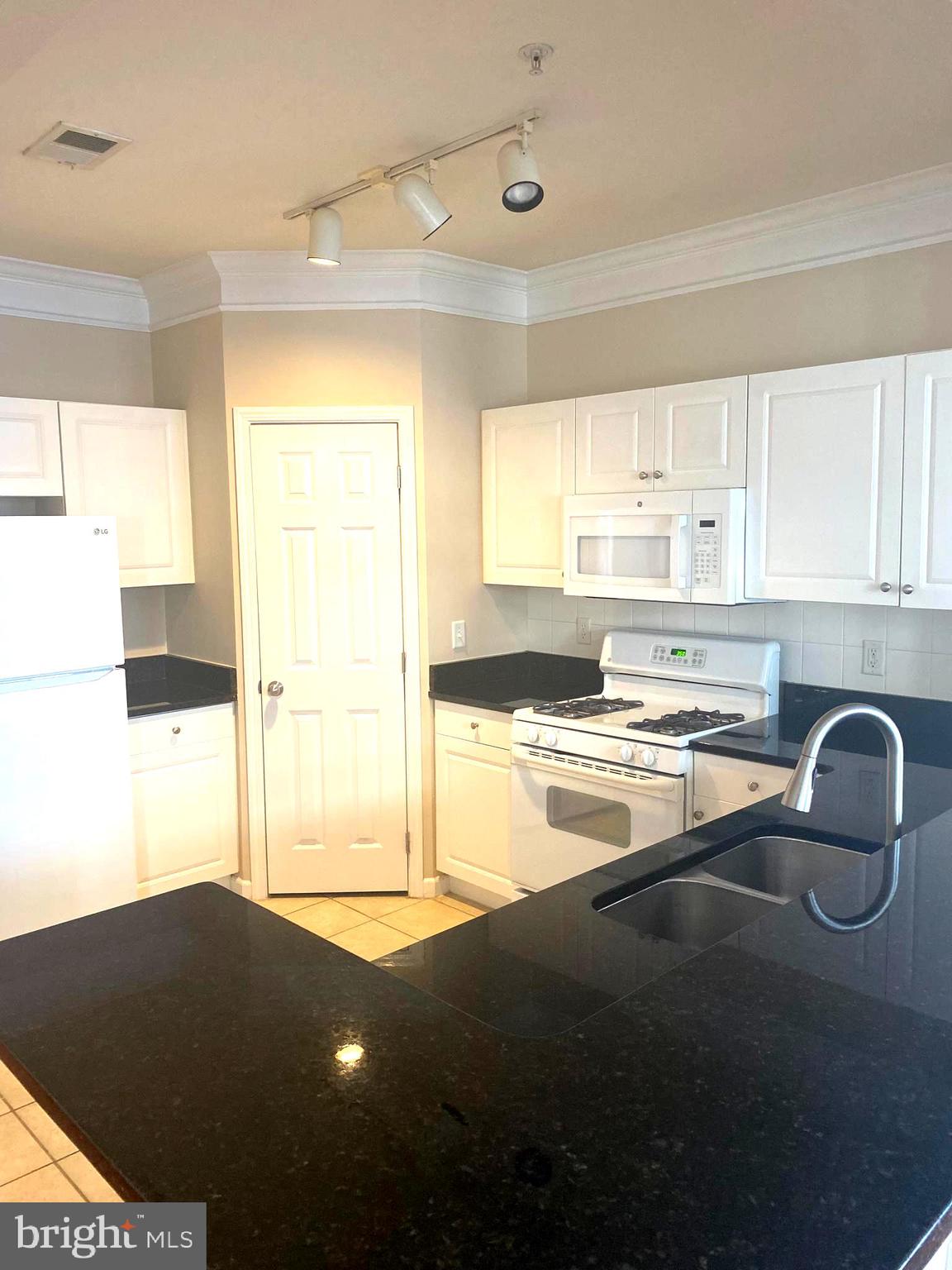 WESTCHESTER AT STRATFORD - Residential Lease