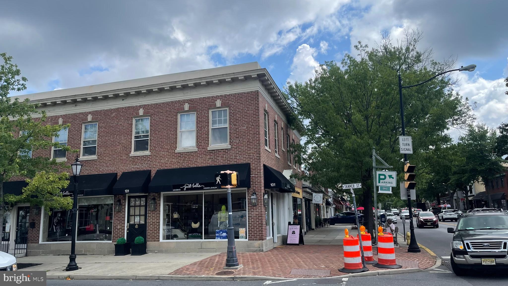 101-103 Kings E 2nd Fl@ E KINGS HIGHWAY 101-103 E