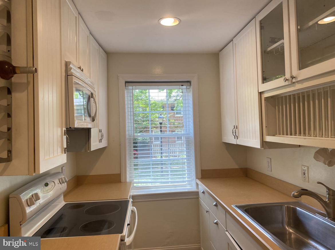 FAYETTE COURT - Residential Lease