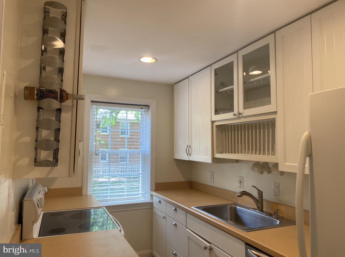 FAYETTE COURT - Residential Lease