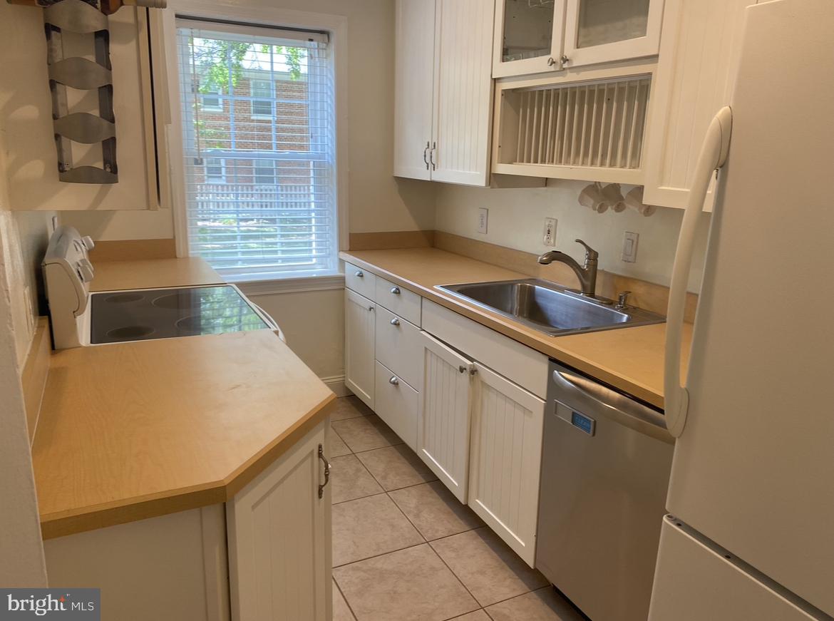 FAYETTE COURT - Residential Lease