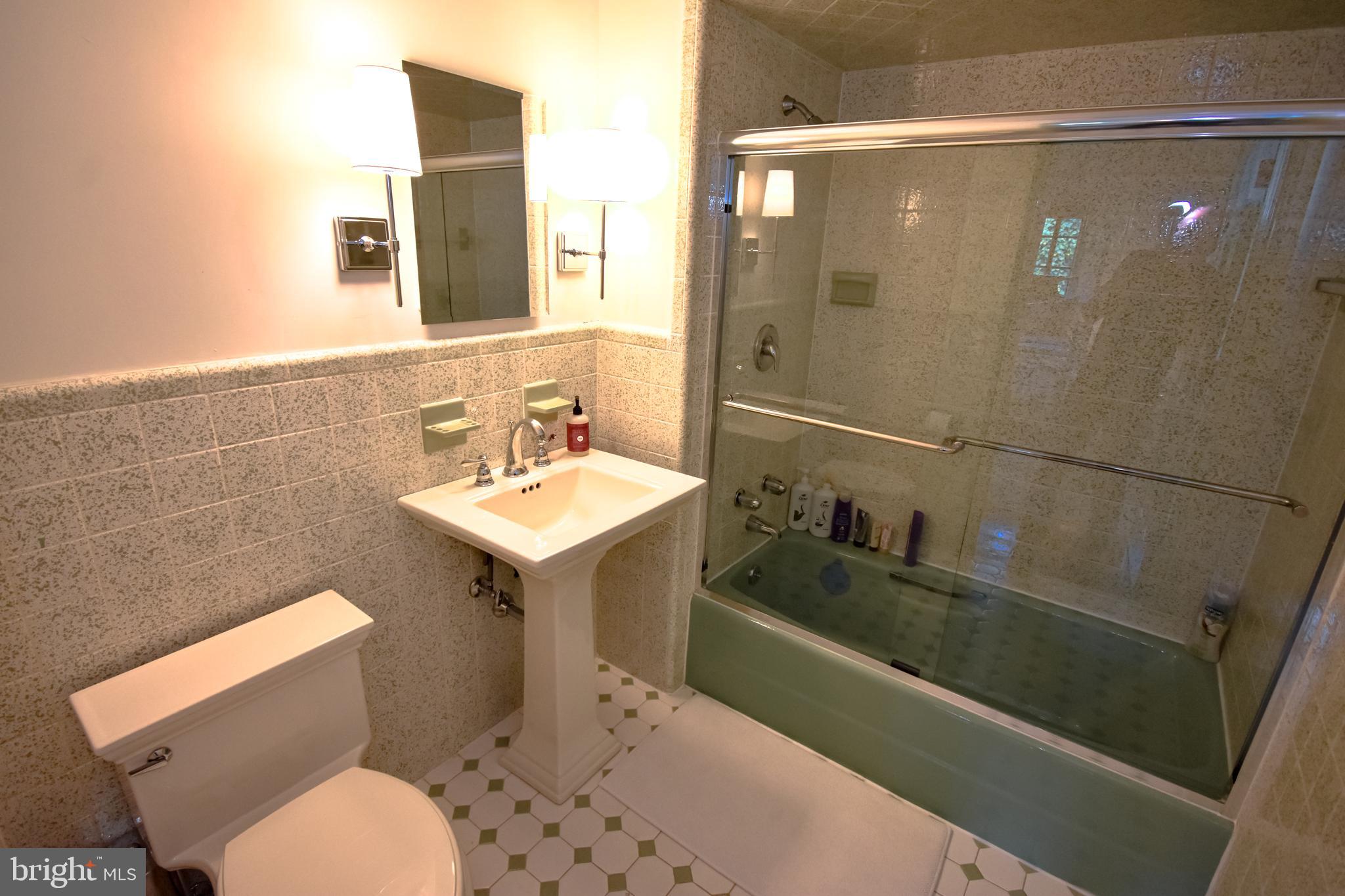 COLLEGE HILL - Residential