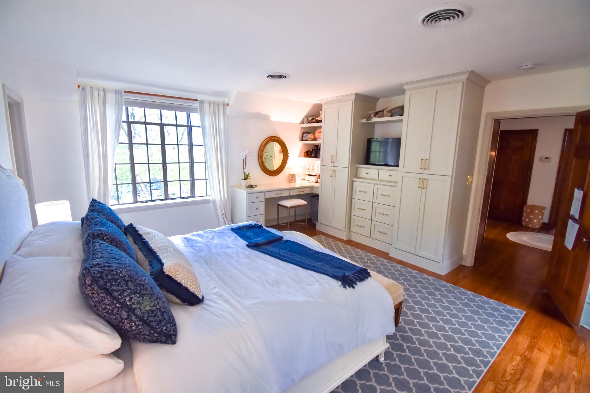 COLLEGE HILL - Residential