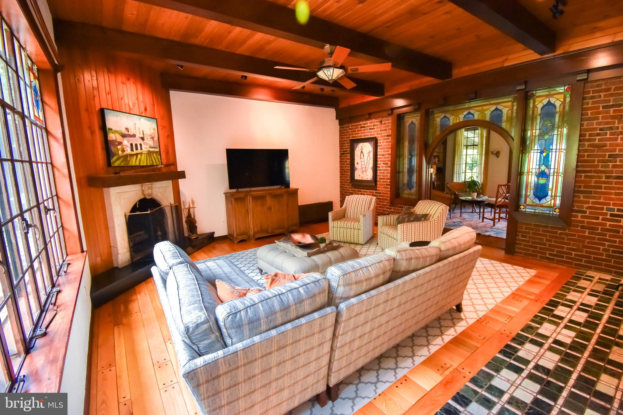 COLLEGE HILL - Residential