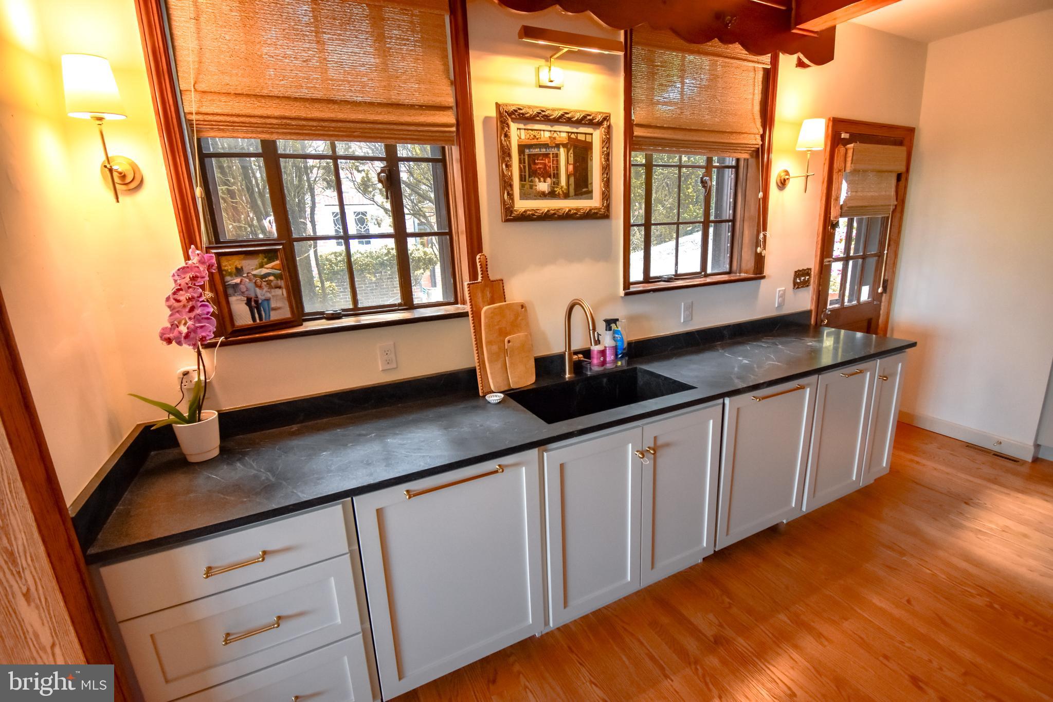 COLLEGE HILL - Residential