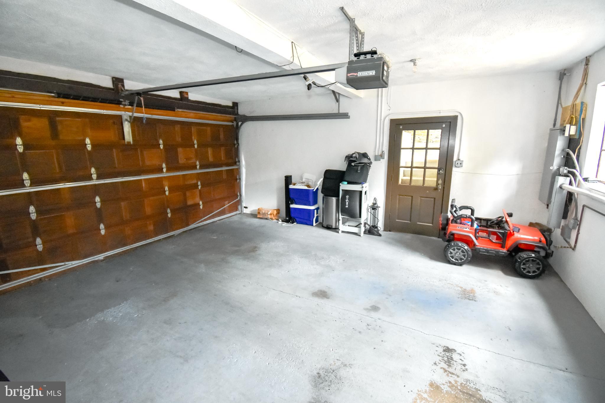 COLLEGE HILL - Residential