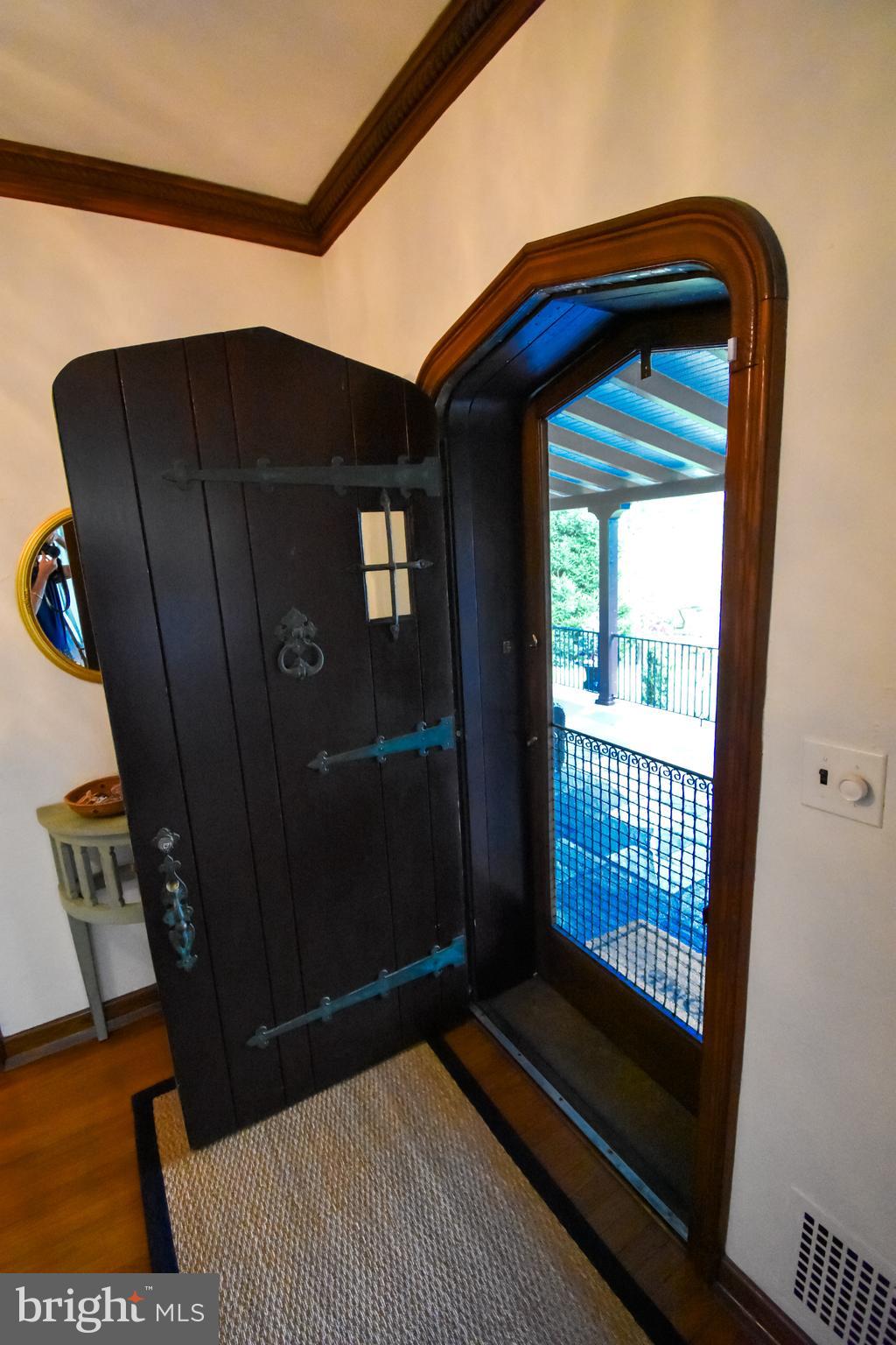 COLLEGE HILL - Residential