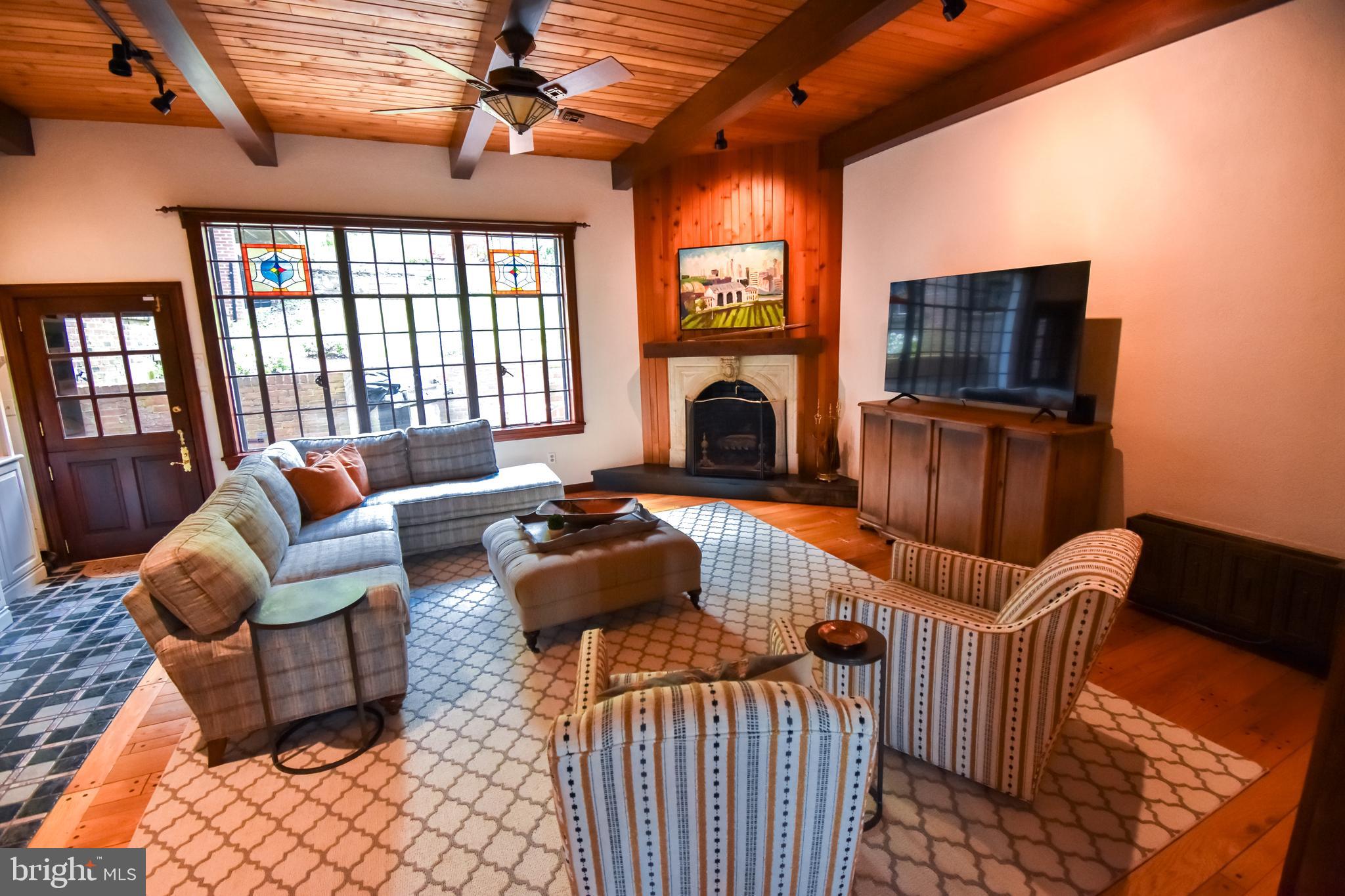 COLLEGE HILL - Residential