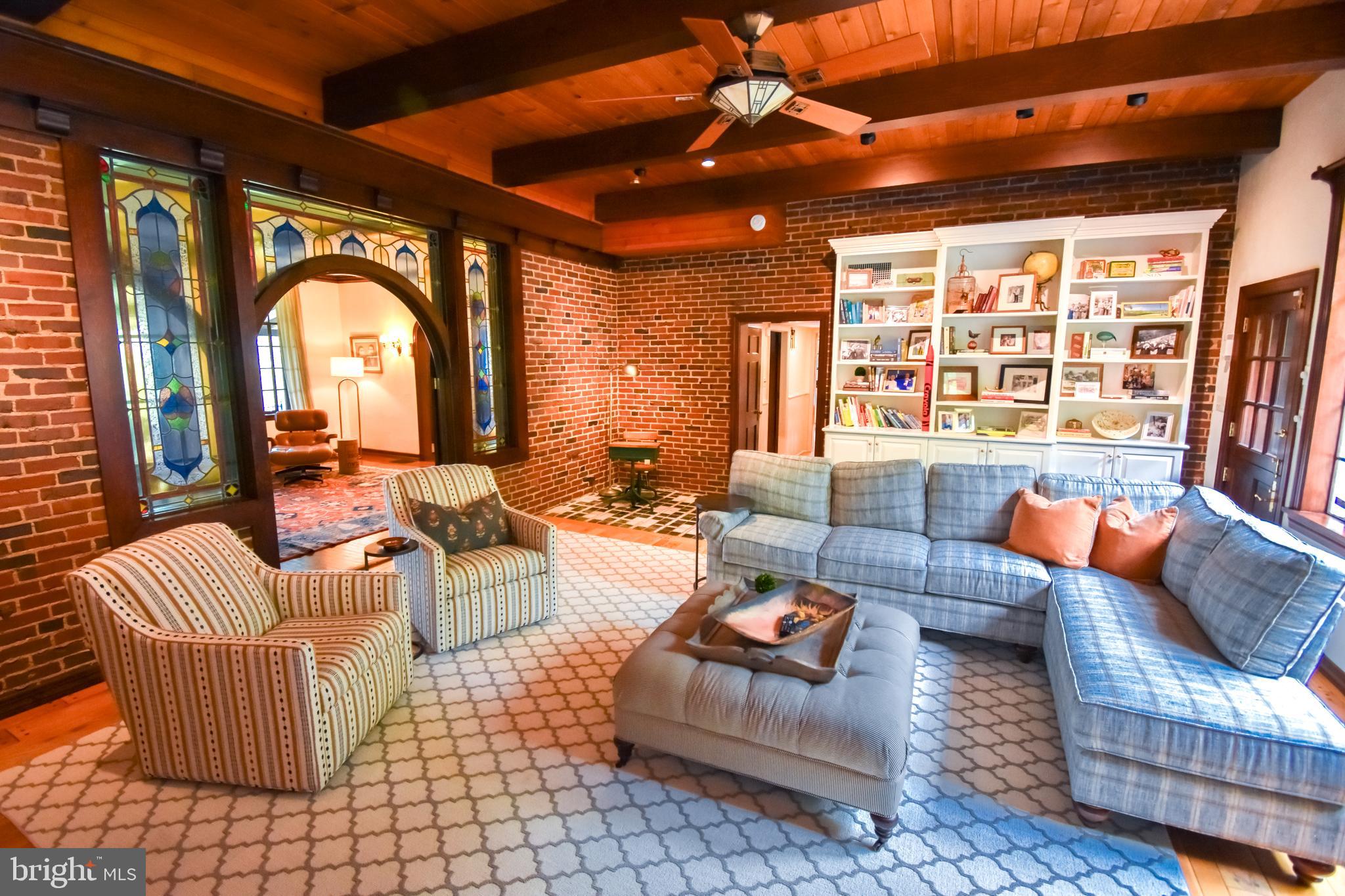 COLLEGE HILL - Residential