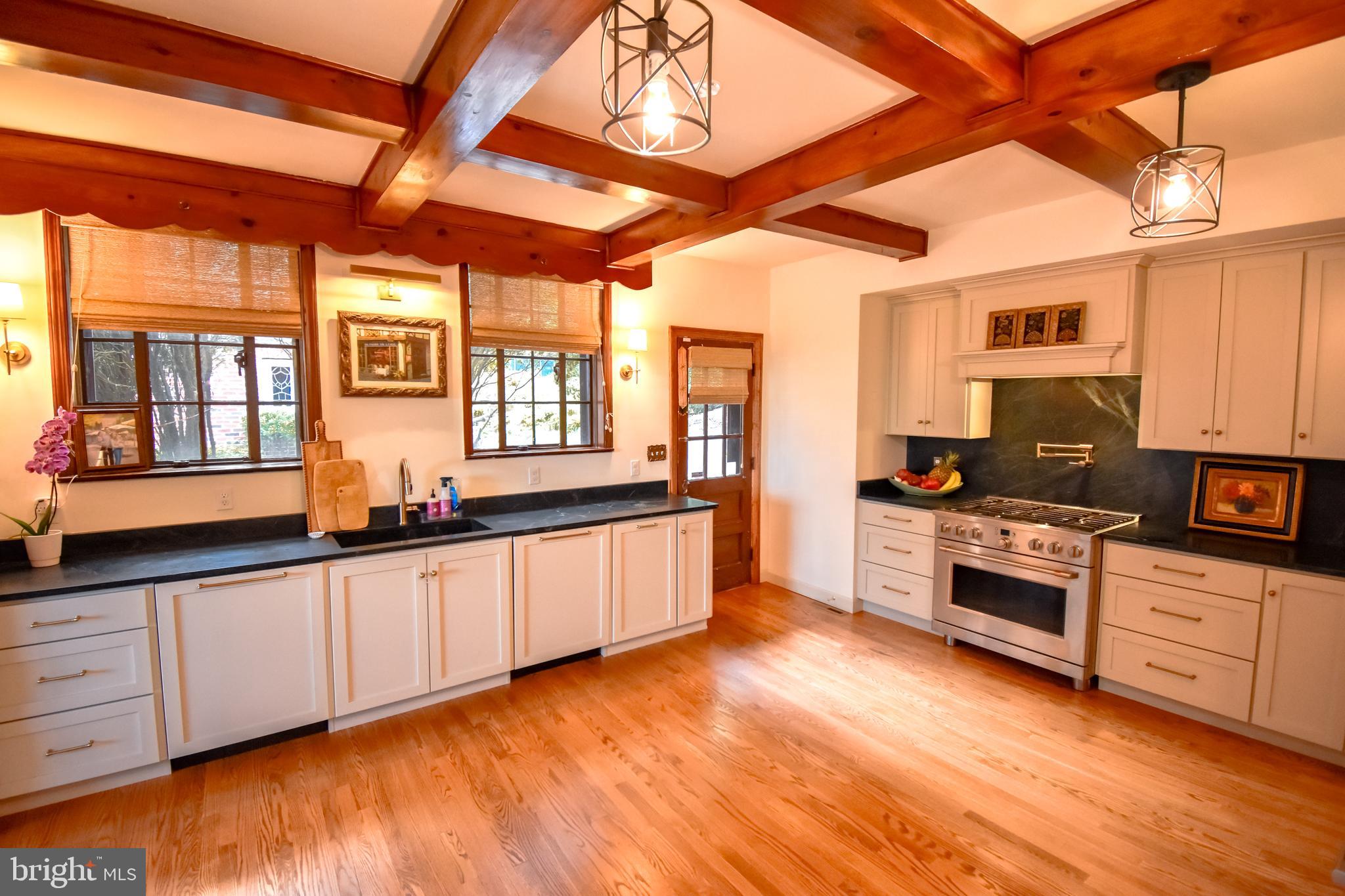 COLLEGE HILL - Residential