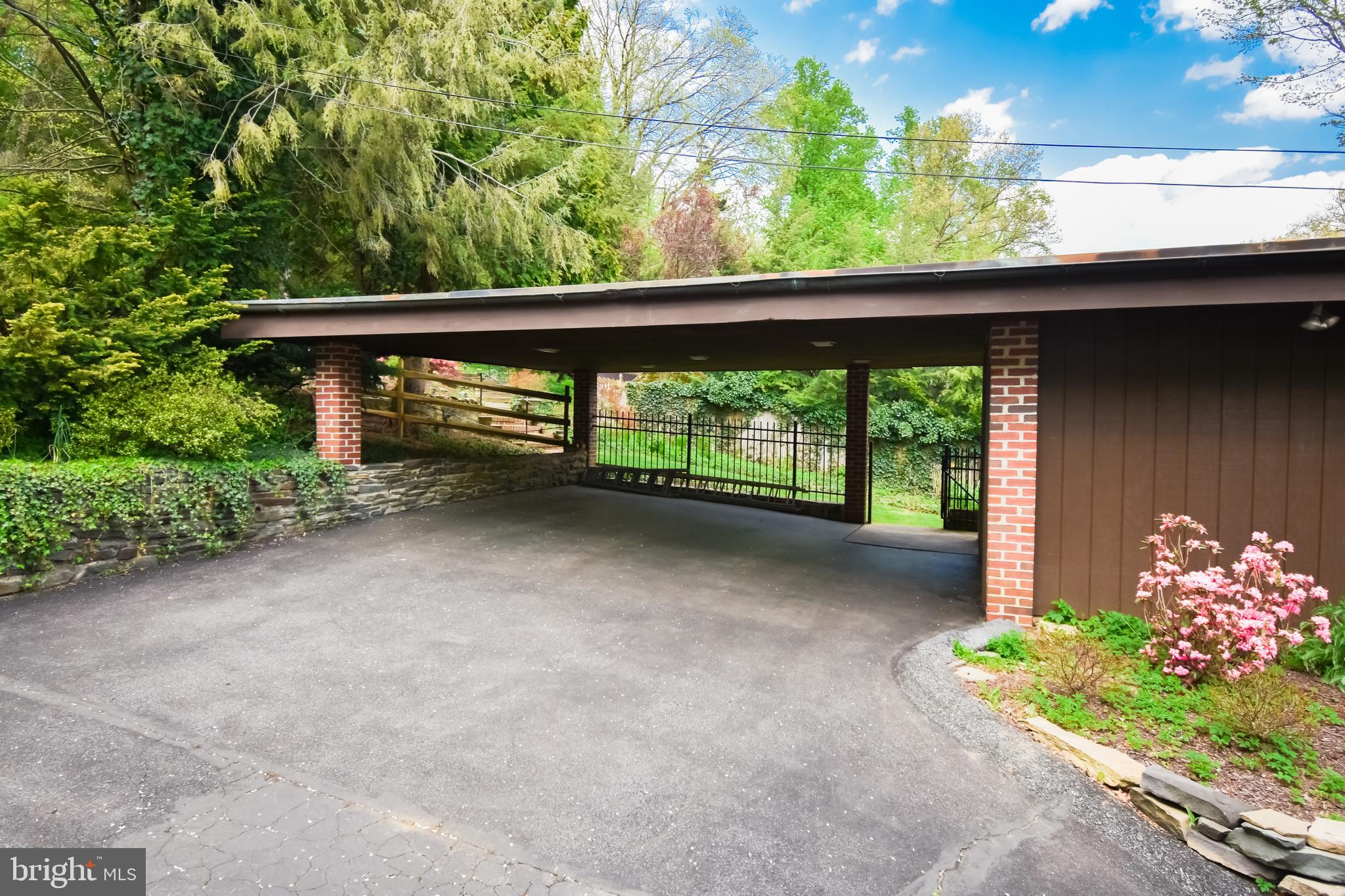 COLLEGE HILL - Residential